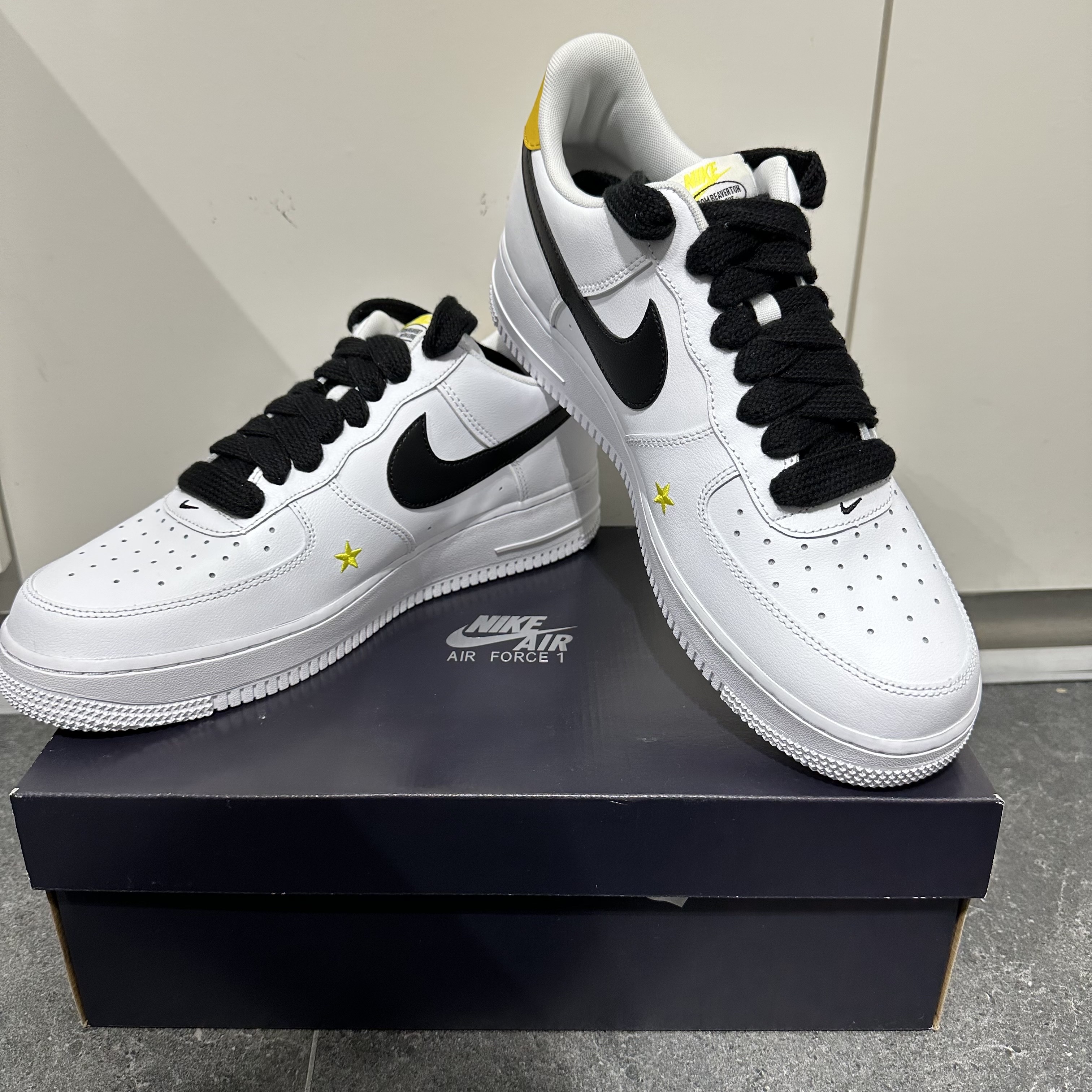 Nike Air Force 1 '07 LV8 2 Have a Nike Day 착용 스타일