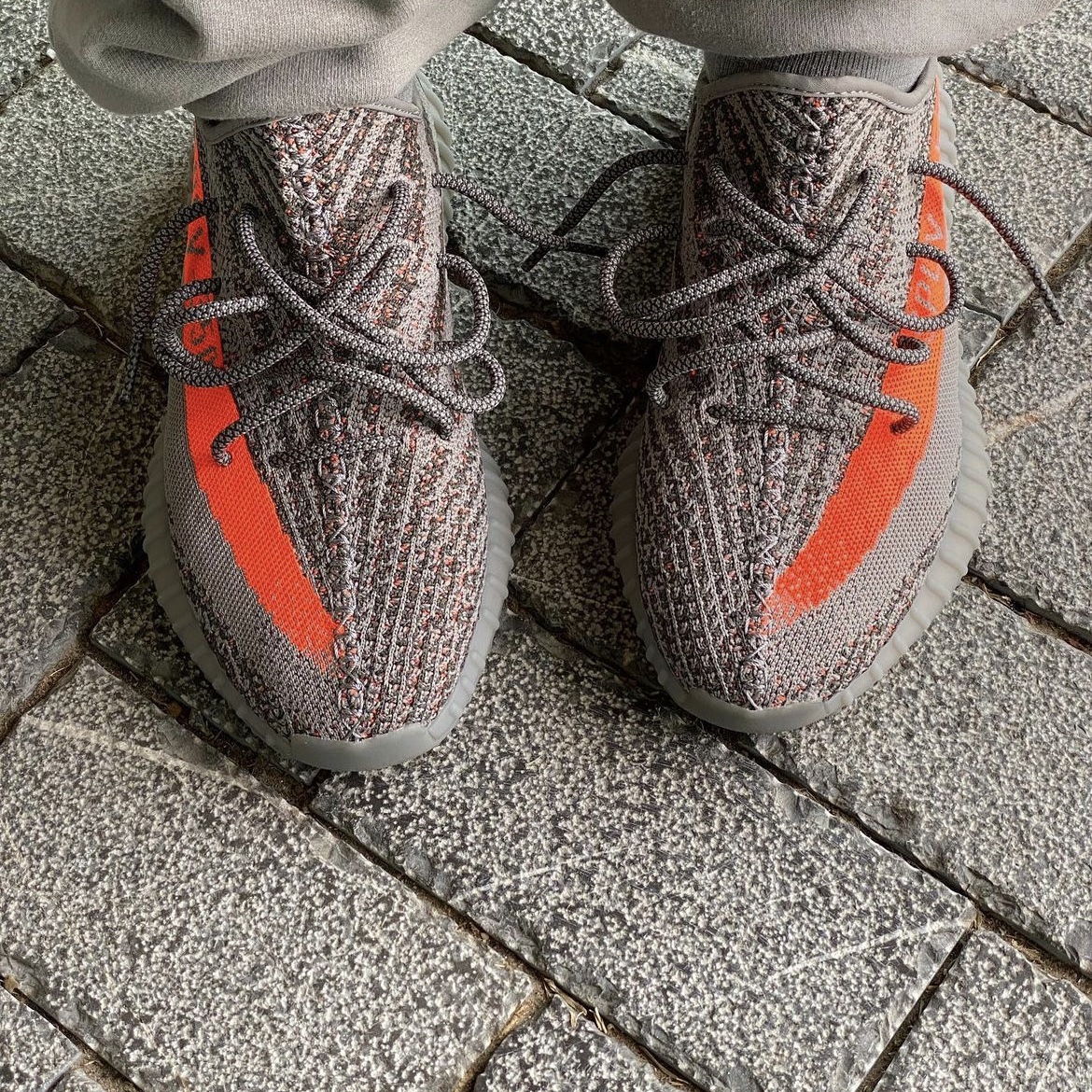 Adidas Yeezy Boost 350 V2 Beluga - Reflective 착용 스타일