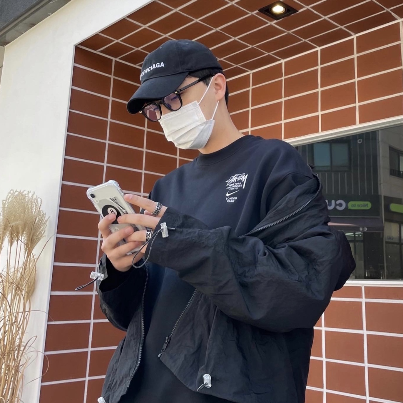 Balenciaga Logo Cap Black, Nike x Stussy NRG ZR Fleece Crewneck Black - US/EU 착용 스타일