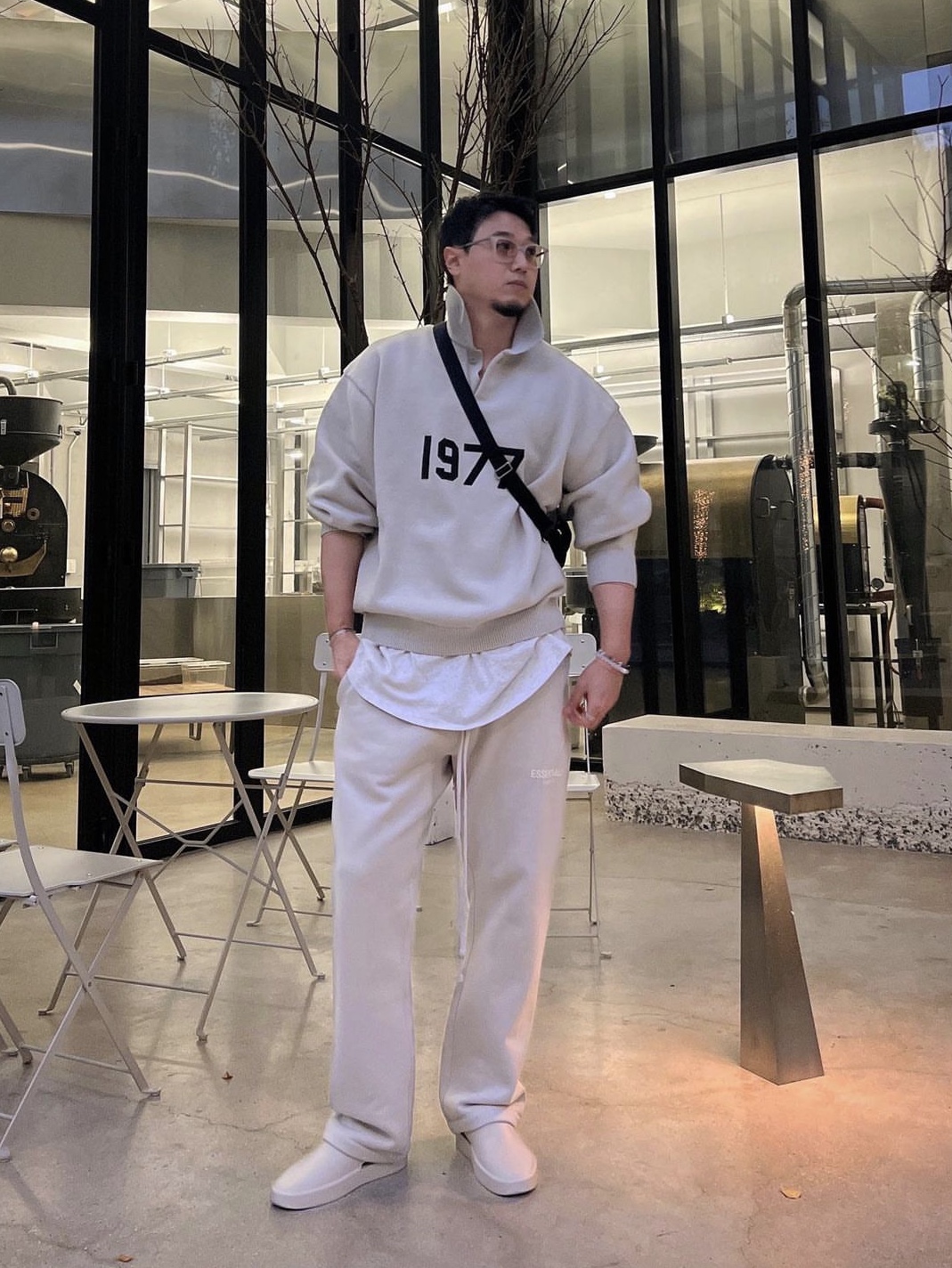 Essentials 1977 Knit Long Sleeve Polo Wheat - 22SS, Essentials Relaxed Sweatpants Wheat - 22SS 착용 스타일 - 1