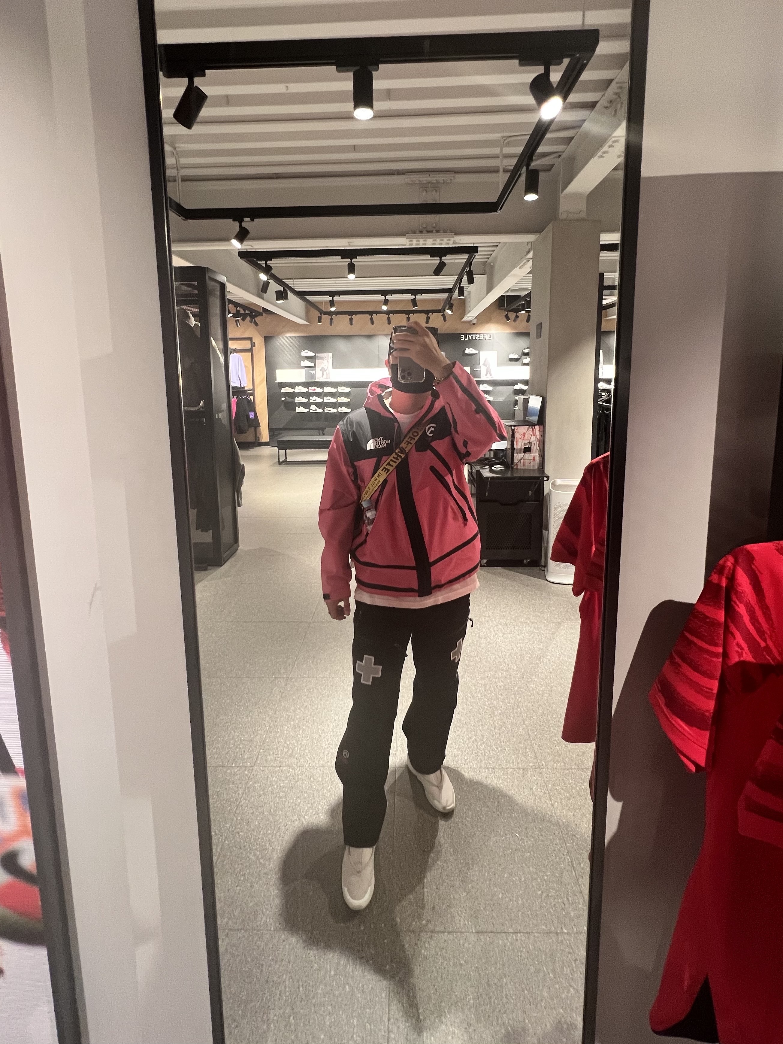 Nike x Fear of God Air Fear of God 1 Light Bone, Supreme x The North Face Summit Series Rescue Mountain Pants Black - 22SS 착용 스타일 - 3