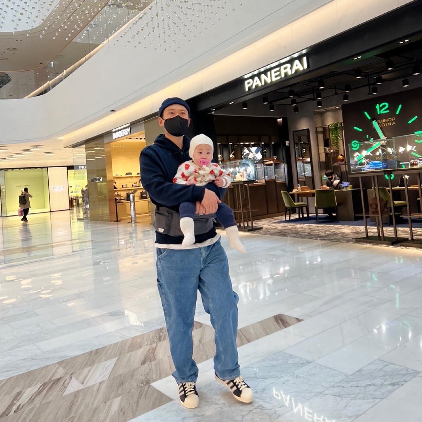 Adidas Superstar 82 Black White 착용 스타일 - 1