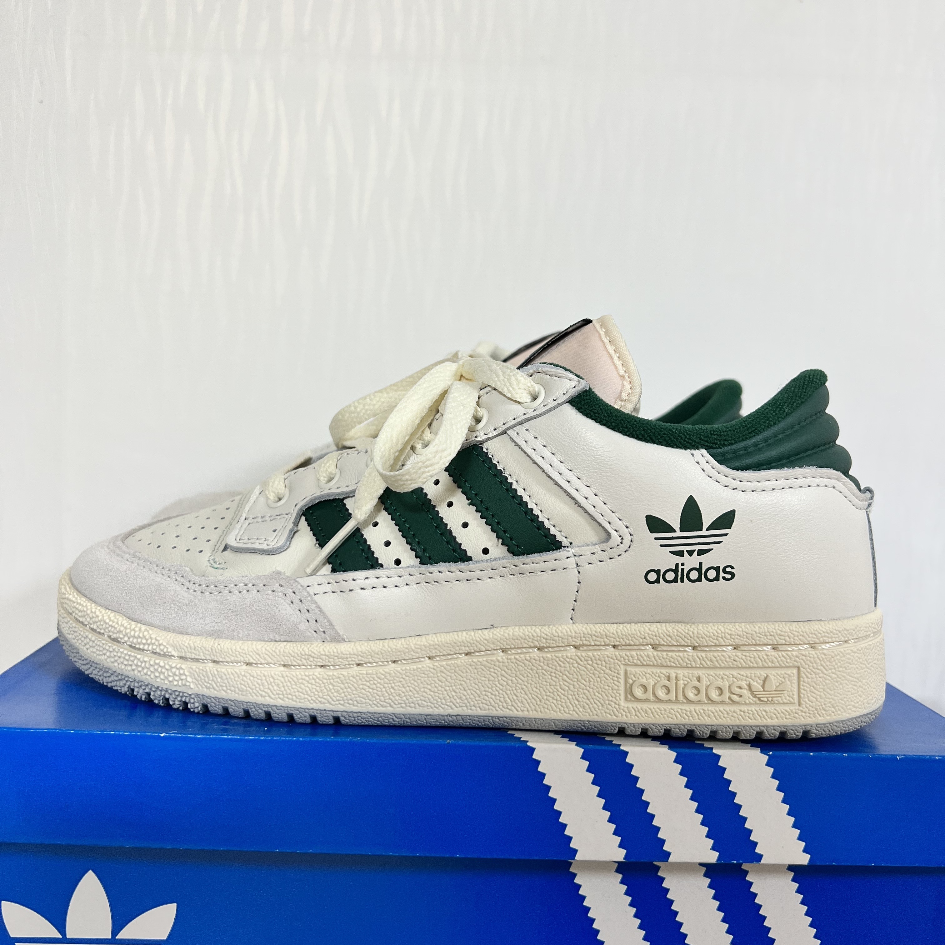 Adidas Centennial 85 Low Cloud White Team Dark Green 착용 스타일 - 1