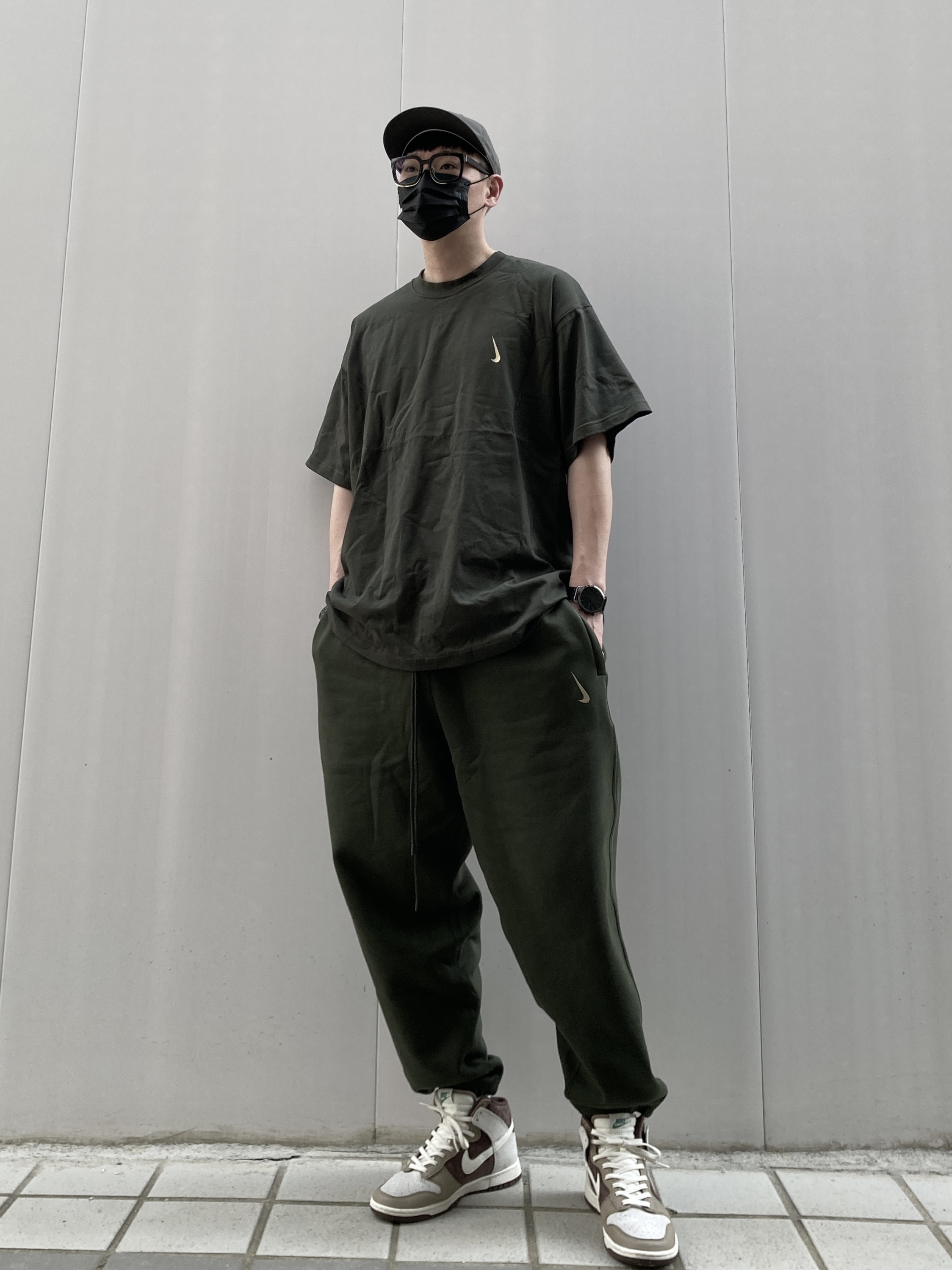 Nike x Billie Eilish NRG T-Shirt Sequoia - US/EU, Nike x Billie Eilish NRG Fleece Pants Sequoia - US/EU 착용 스타일 - 1