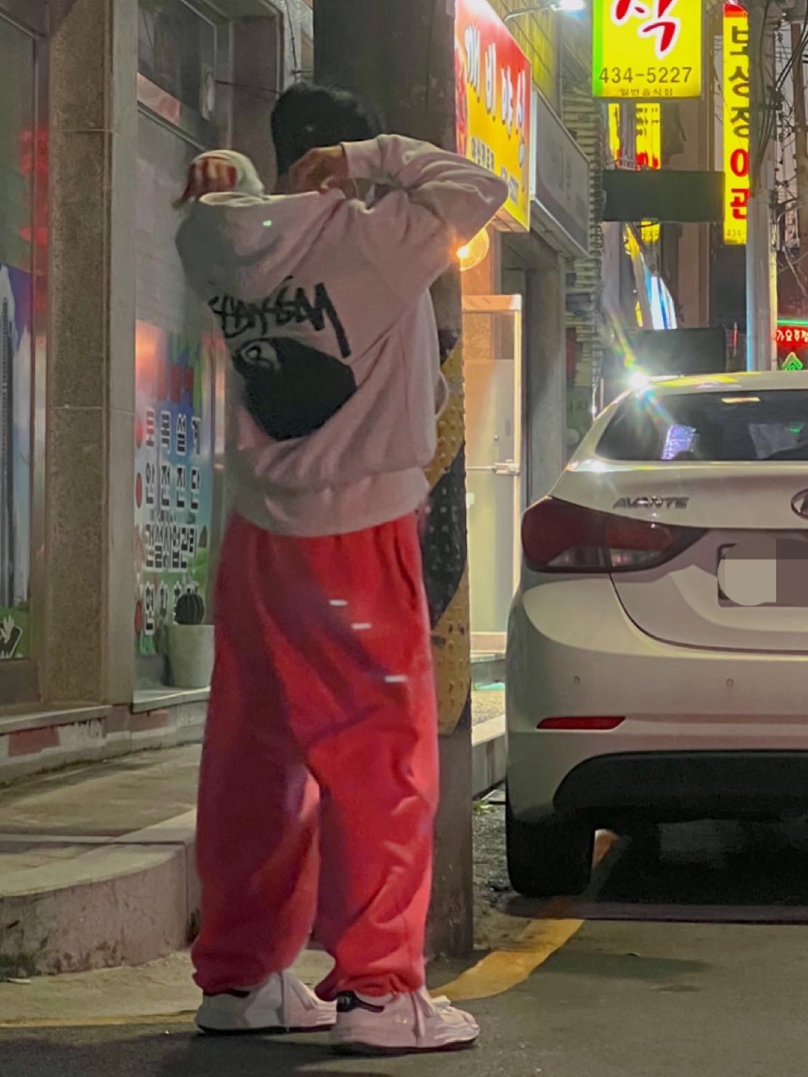 Stussy 8 Ball Hoodie Ash Heather - 21FW, Nike x Stussy NRG Washed Fleece Pants Lotus PInk (DO5296-670) 착용 스타일 - 2