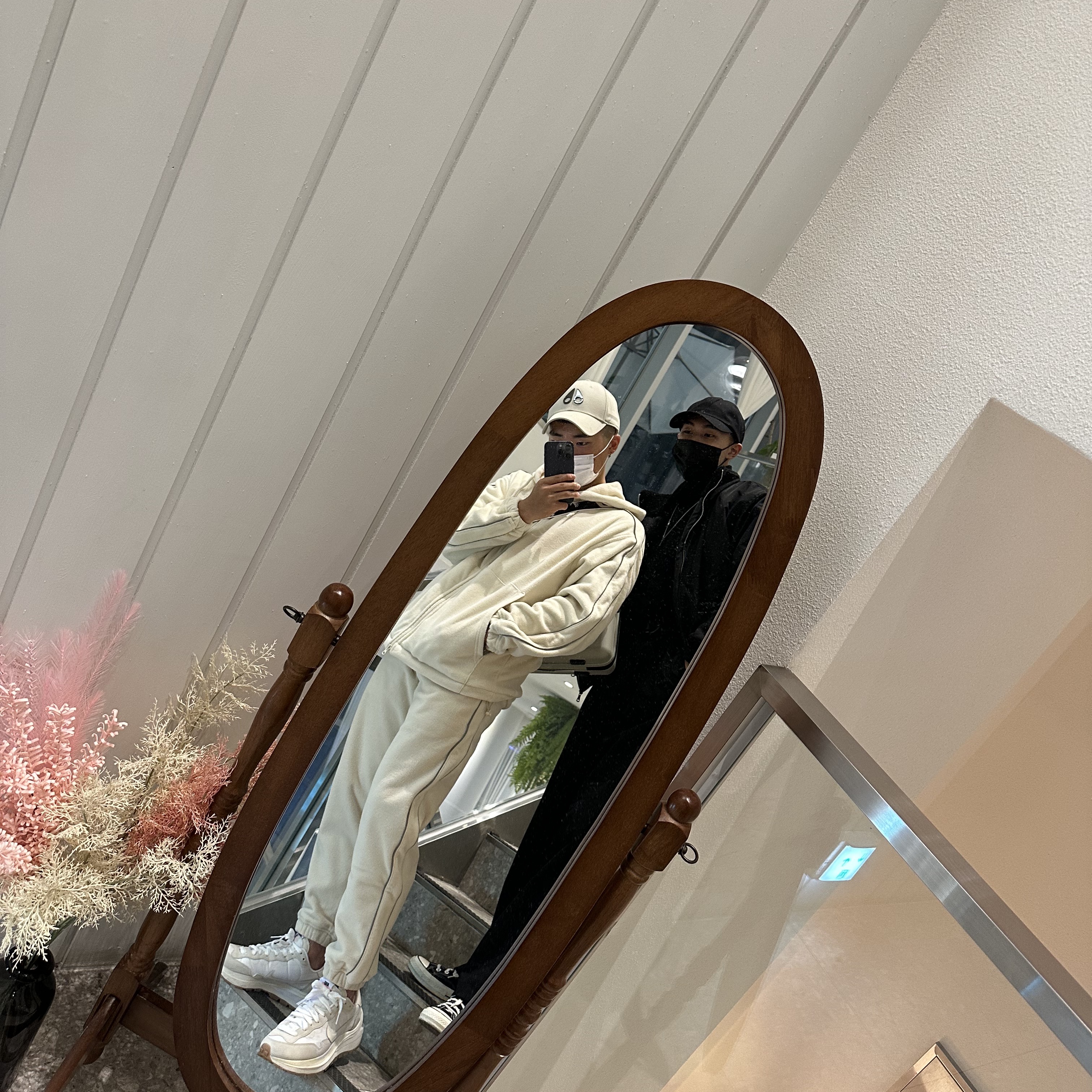 Nike x Sacai VaporWaffle White and Gum, Off-White x Amore Pacific Protection Box (Without Cosmetics) 착용 스타일 - 3