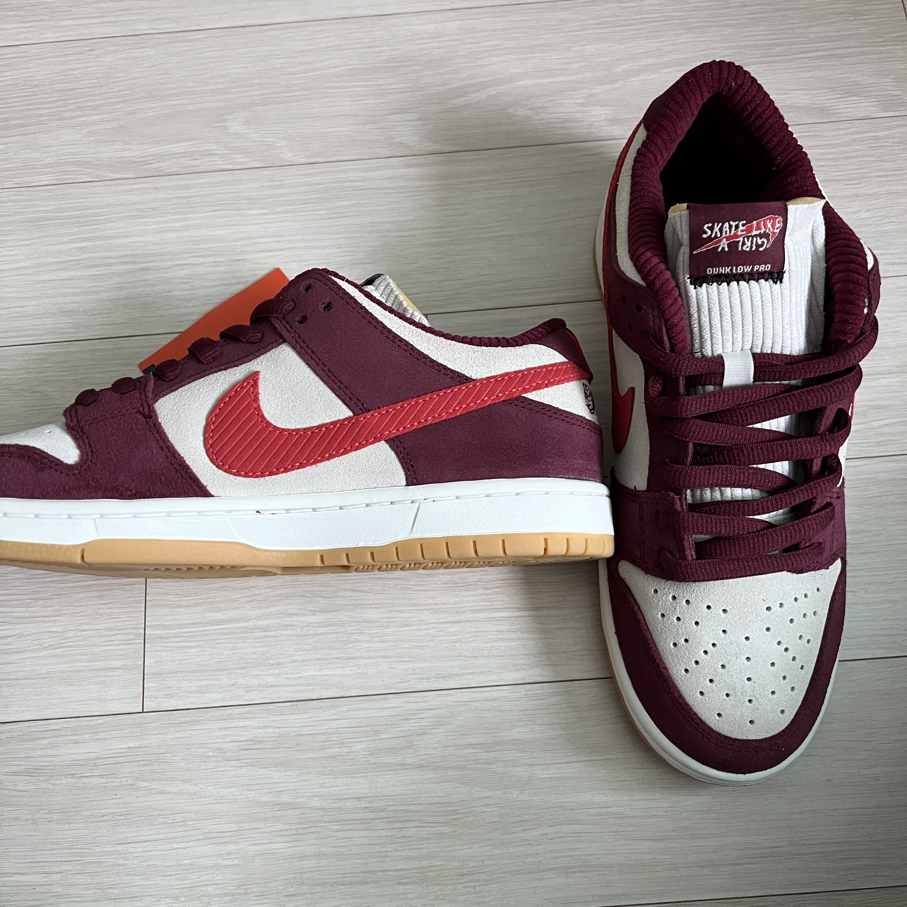 Nike x Skate Like a Girl SB Dunk Low QS Barely Rose 착용 스타일 - 1