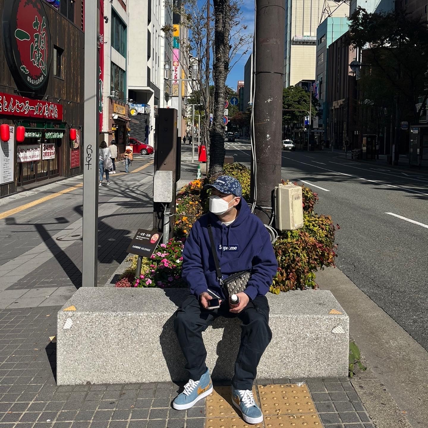Supreme Box Logo Hooded Sweatshirt Washed Navy - 21FW, Supreme Bandana Camp Cap Navy - 21SS 착용 스타일 - 2