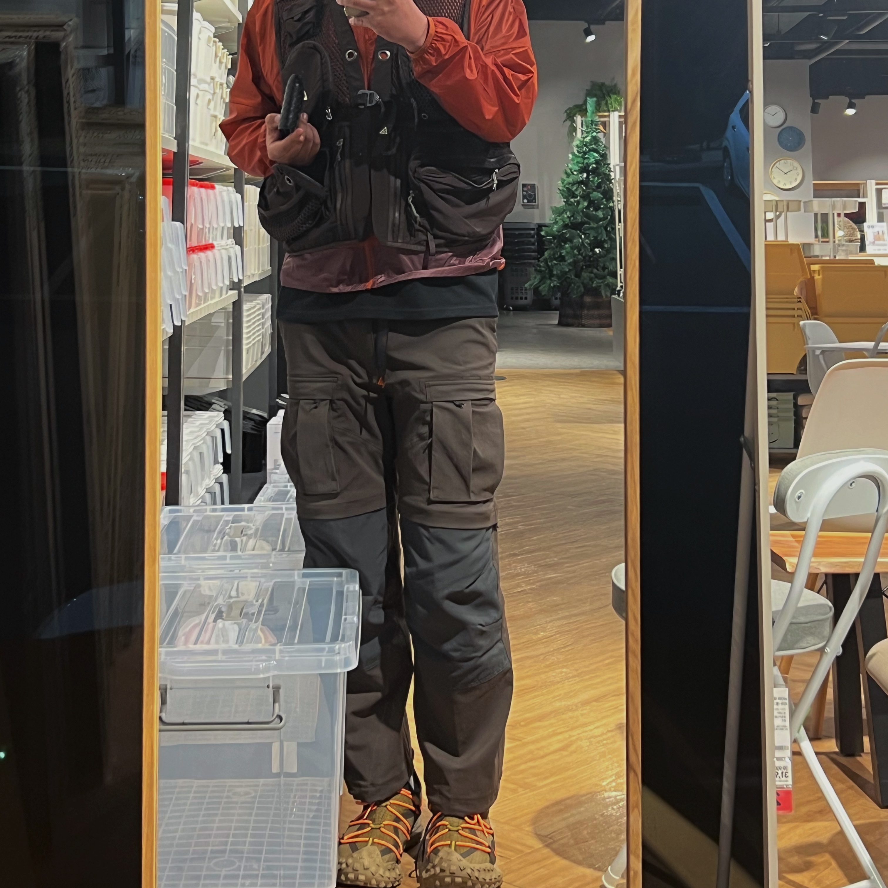 Nike ACG Cinder Cone Windproof Jacket Red Stone - Asia, Porter Tanker Shoulder Bag S Sage Green 착용 스타일 - 4