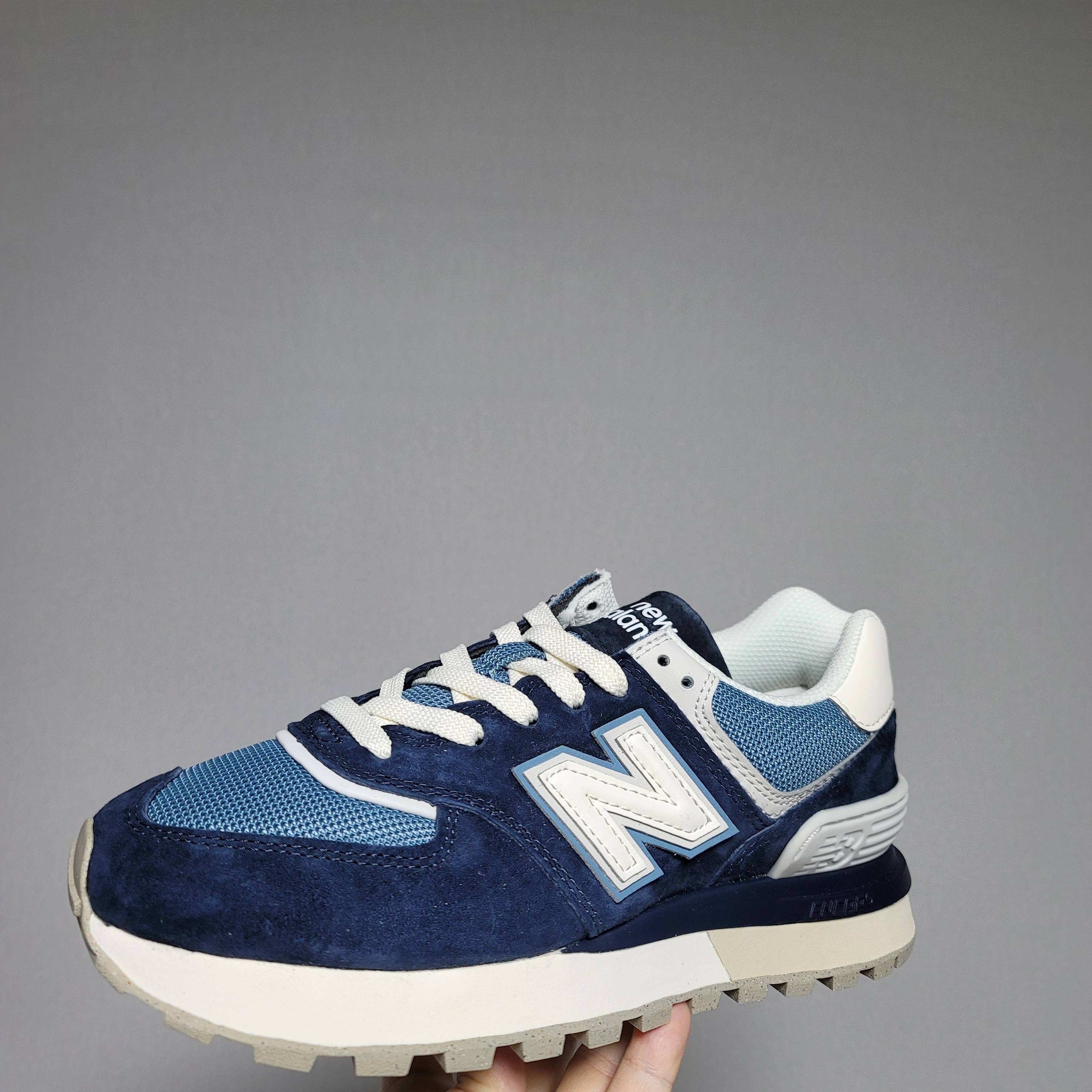 New Balance 574 Legacy Navy Sea Salt 착용 스타일 - 1