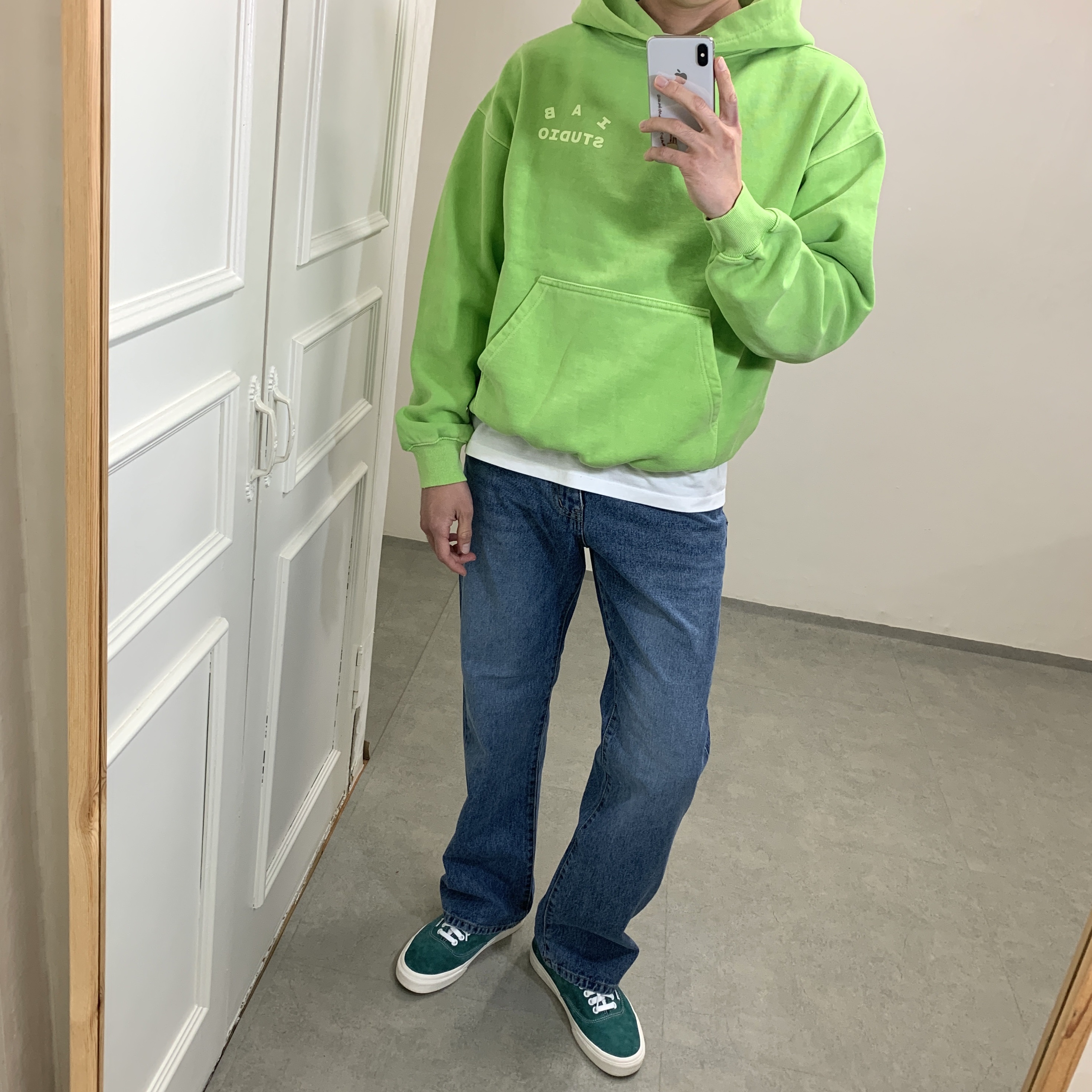 IAB Studio Pigment Hoodie & Sack Apple Green 착용 스타일