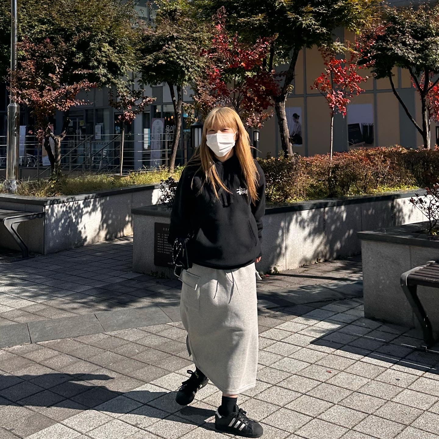 Stussy Basic Stussy Hoodie Black 2022, Adidas Superstar Core Black White 착용 스타일 - 1