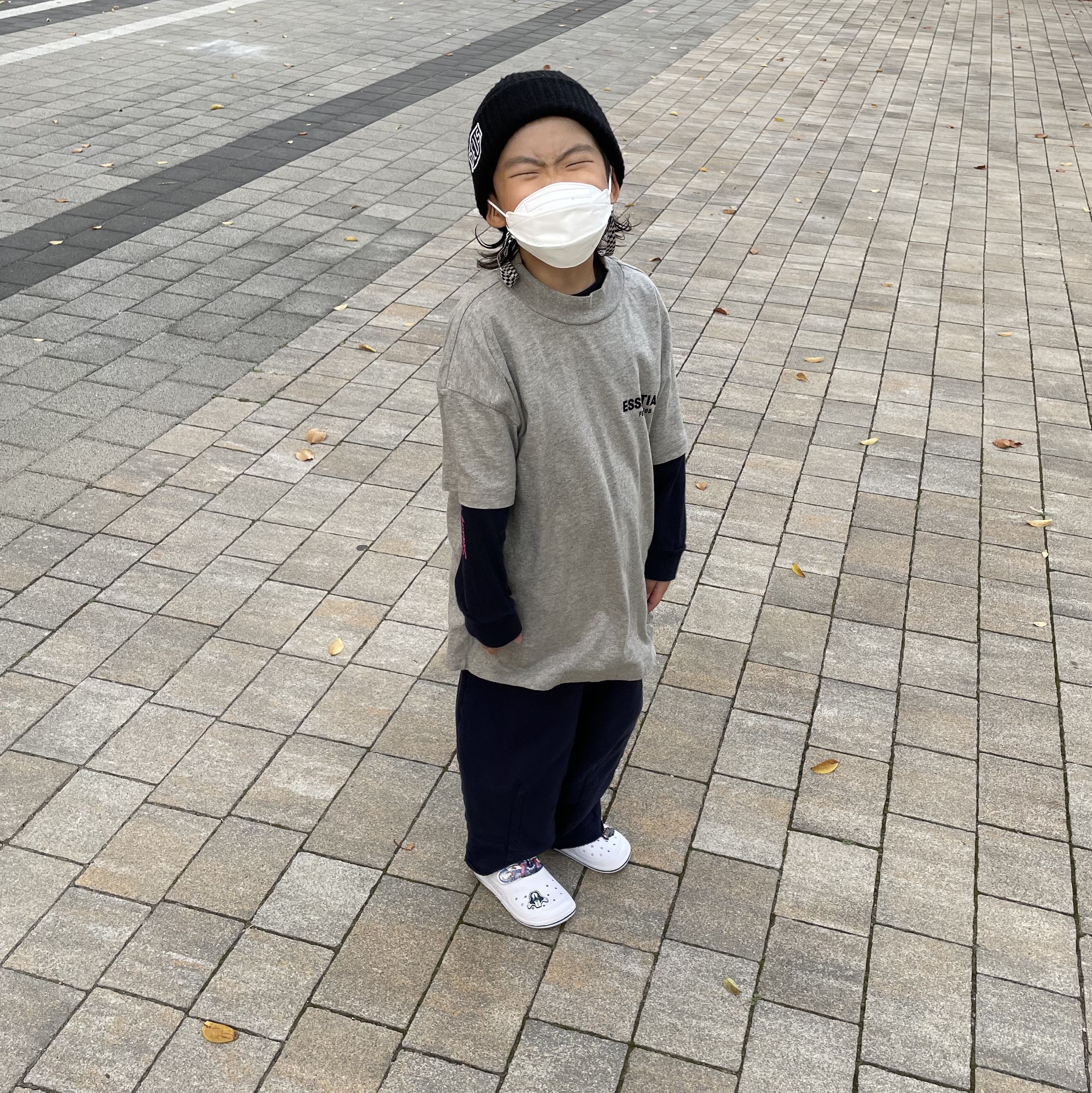 (Kids) Essentials The Core Collection T-Shirt Dark Oatmeal 착용 스타일