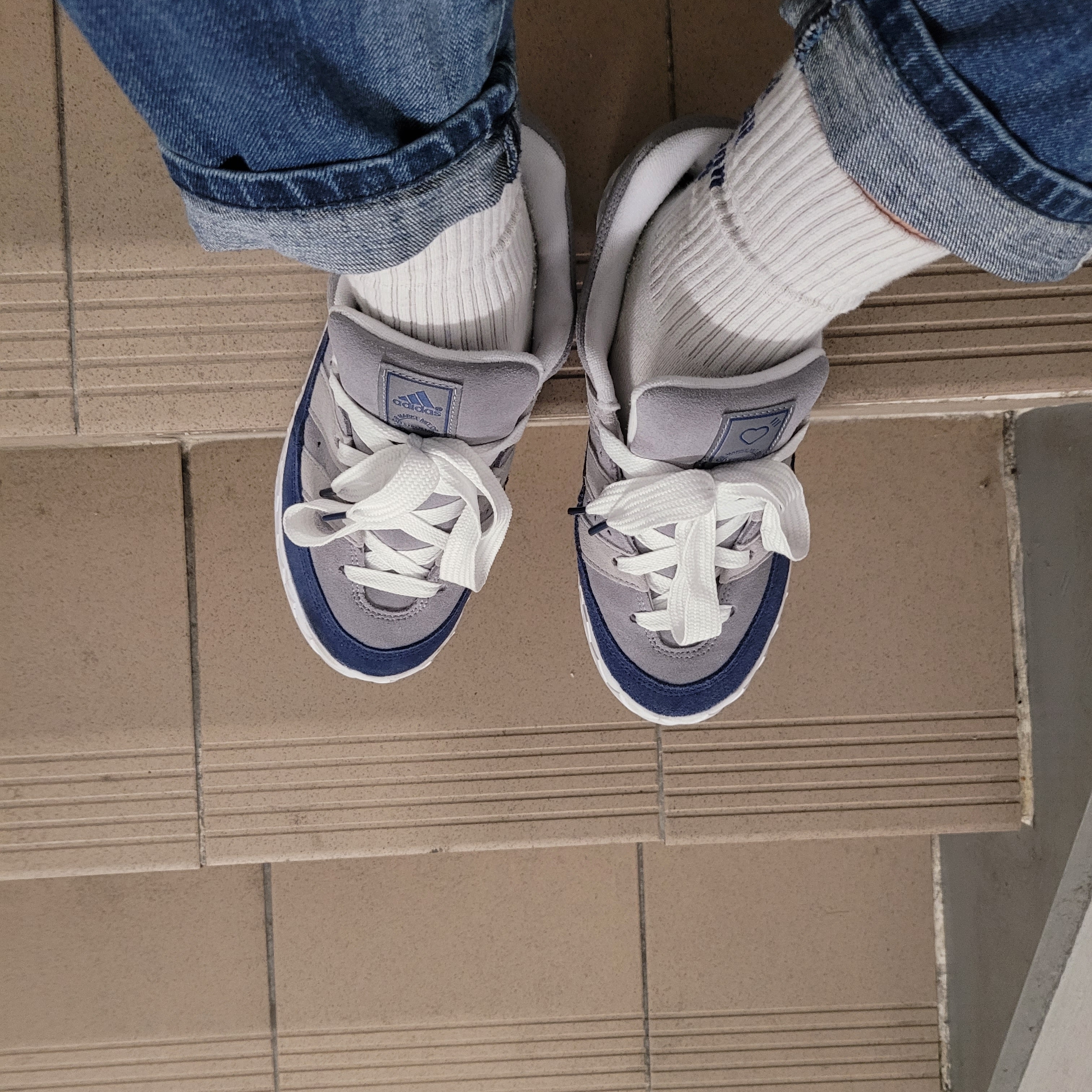 Adidas x Human Made Adimatic Gray 착용 스타일