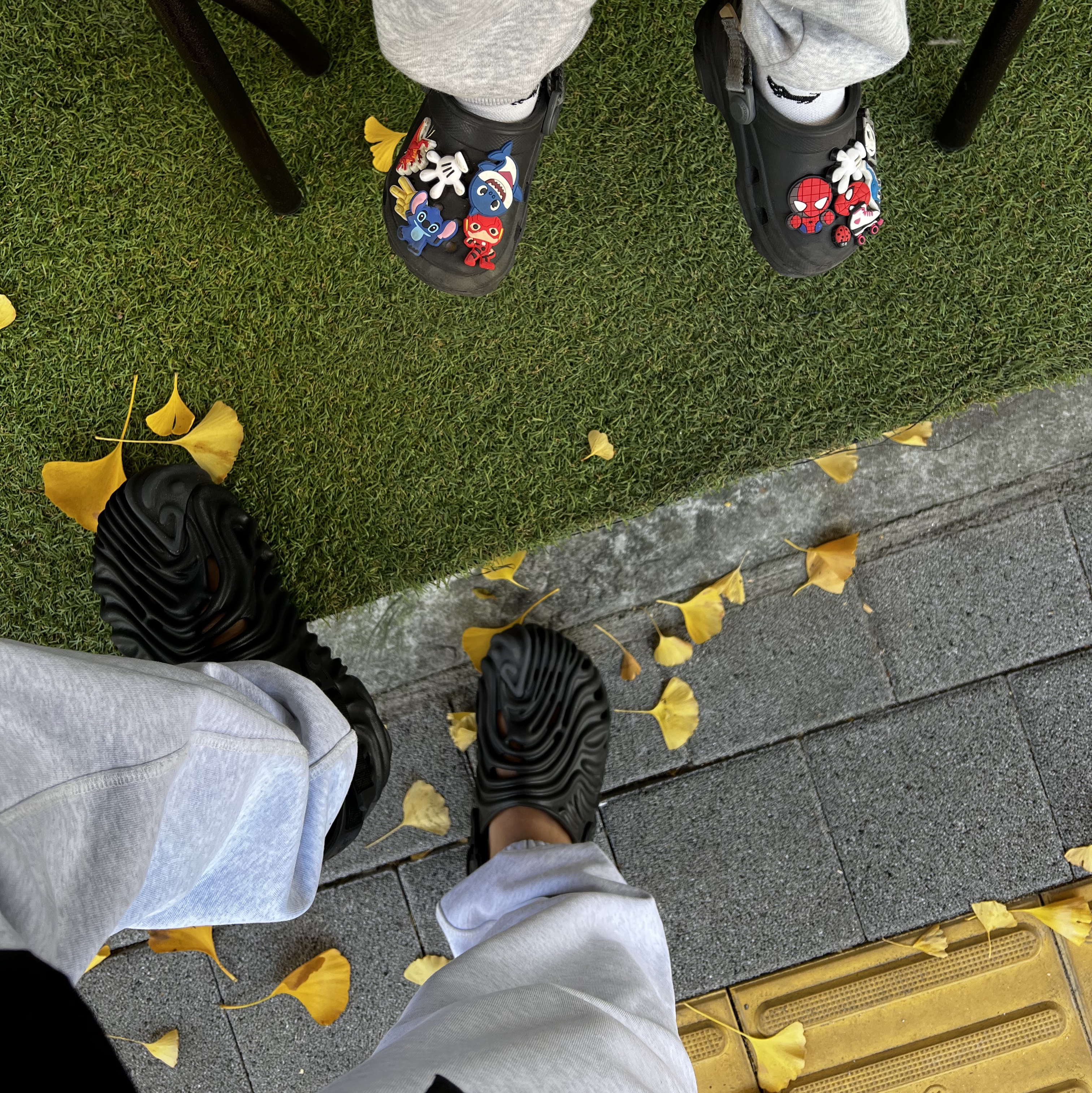 Crocs x Salehe Bembury Pollex Clog Sasquatch 착용 스타일