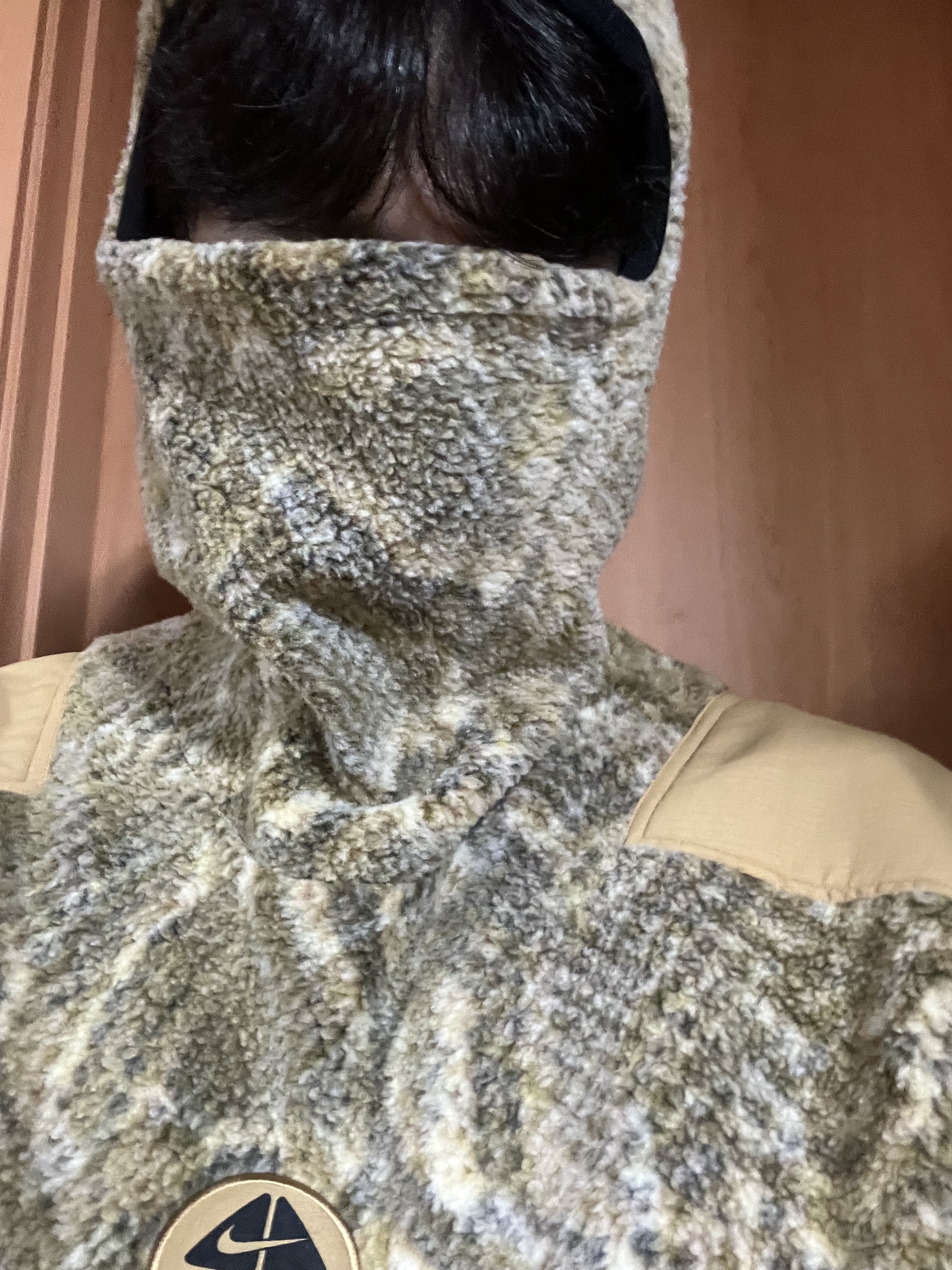 Supreme x Nike ACG Fleece Pullover Gold Snakeskin - 22FW 착용 스타일 - 2