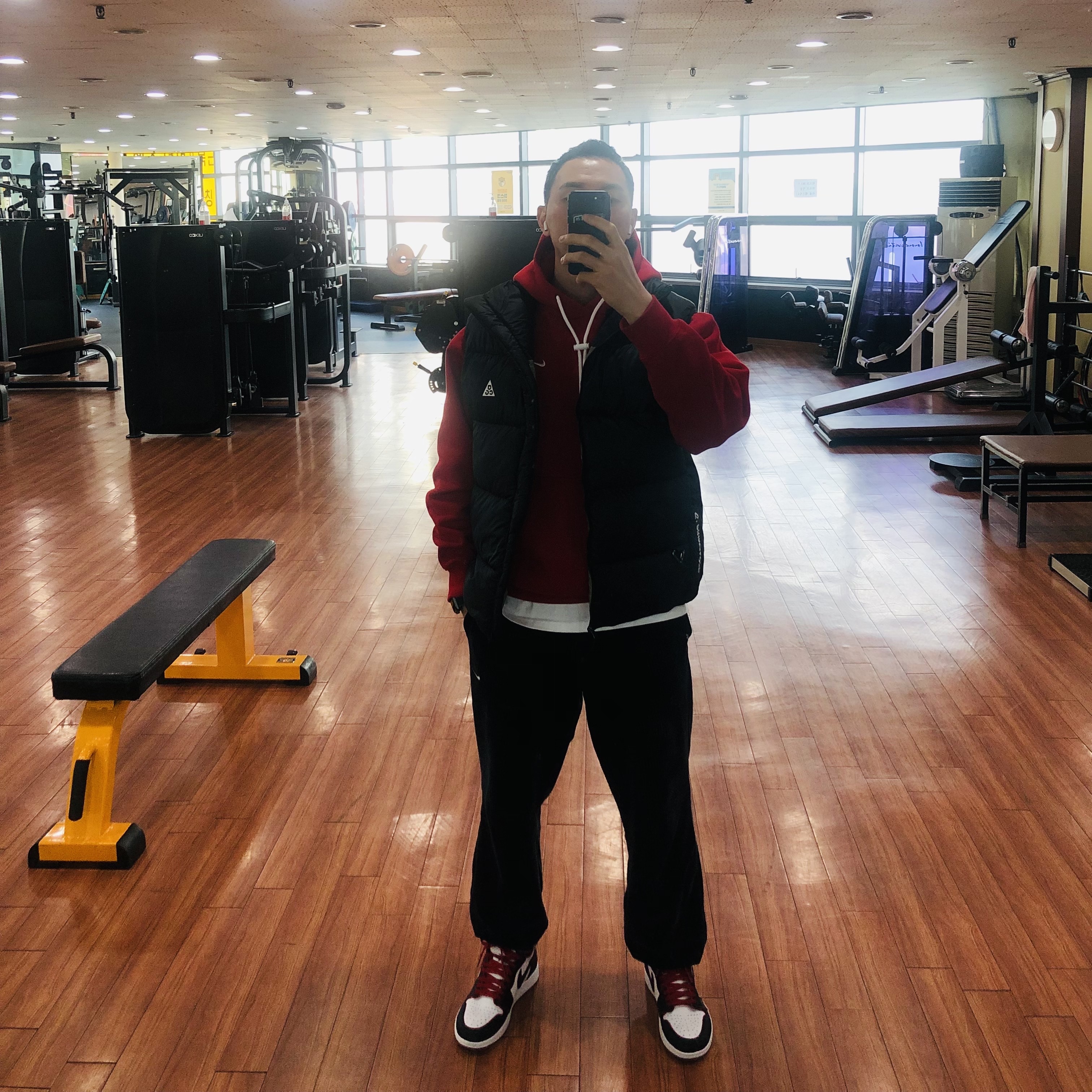 Jordan 1 Retro High OG Bloodline, Nike M NRG Hoodie Red 착용 스타일