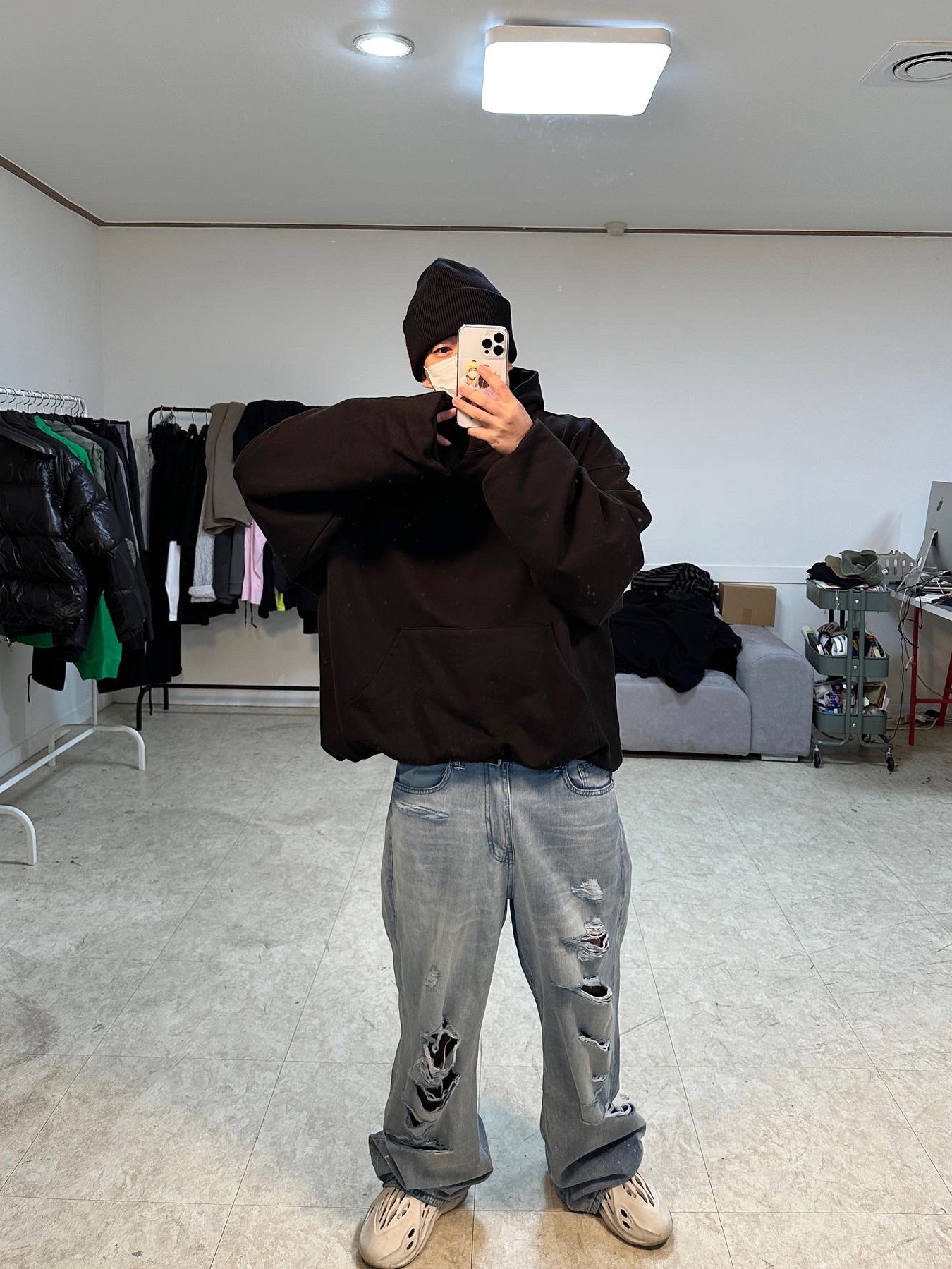 Adidas Yeezy Foam RNNR Ararat 착용 스타일 - 1