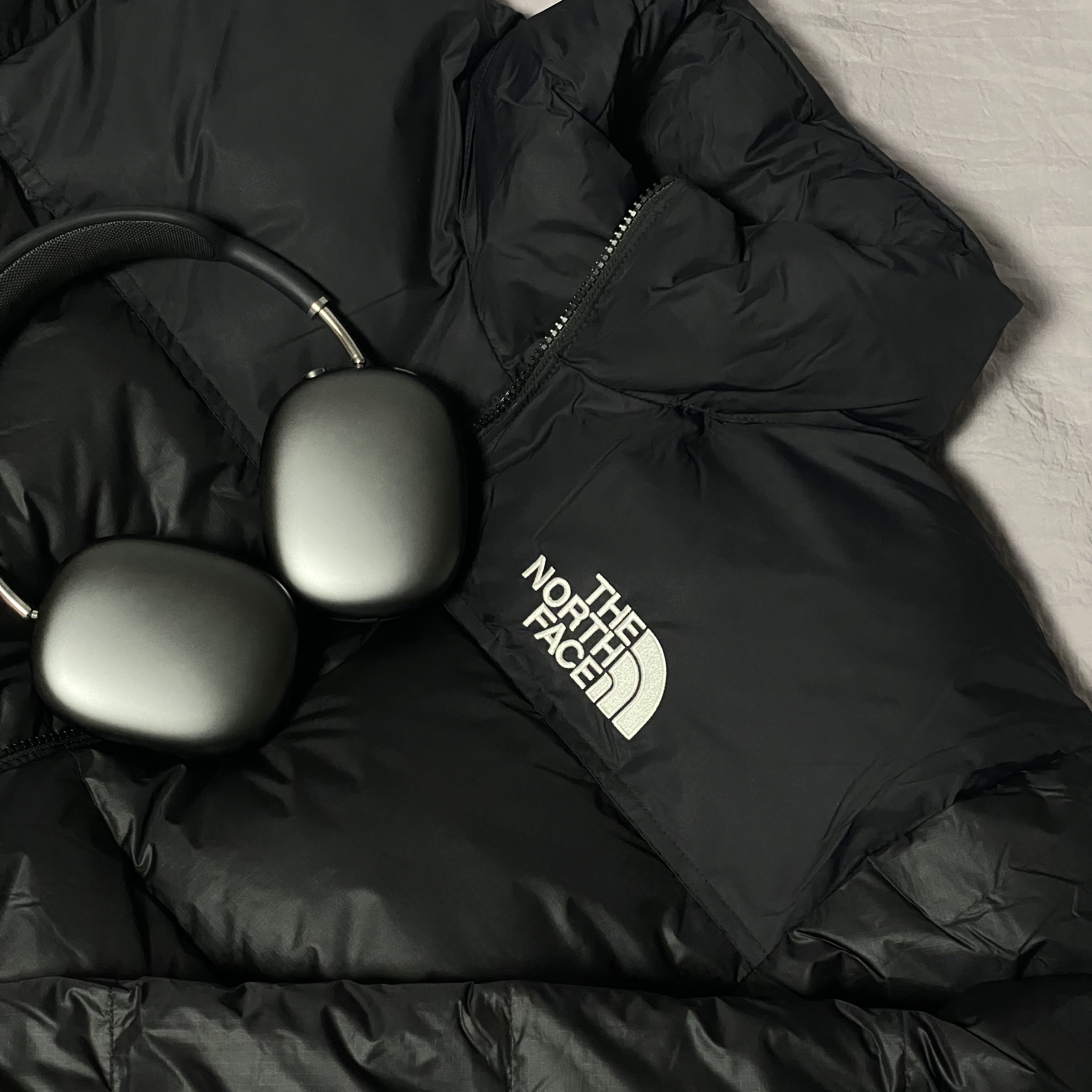 The North Face 1996 Eco Nuptse Jacket Black, Apple AirPods Max Lightning Space Gray (Korean Ver.) 착용 스타일