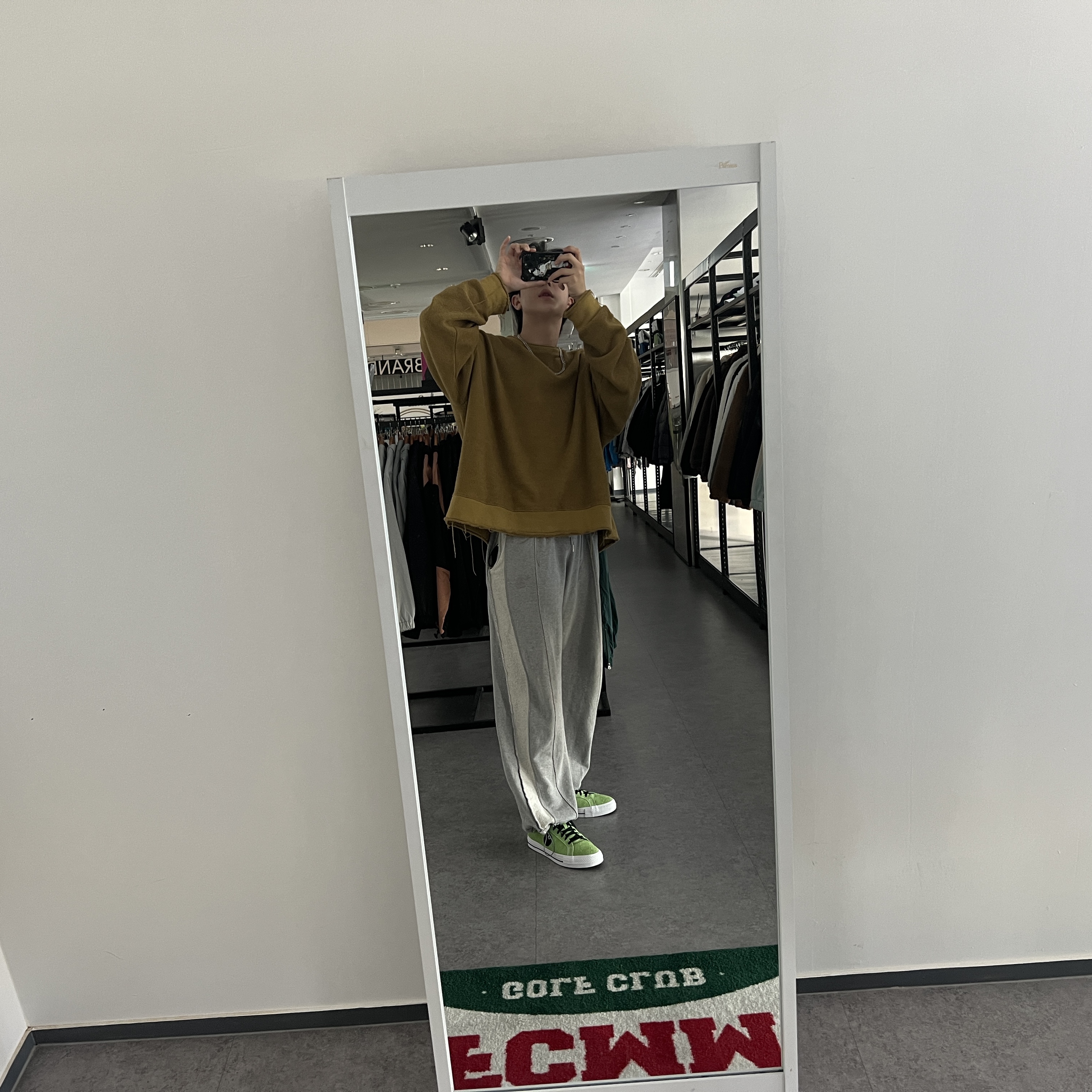 Converse x Stussy One Star Pro Ox 8 Ball Green 착용 스타일