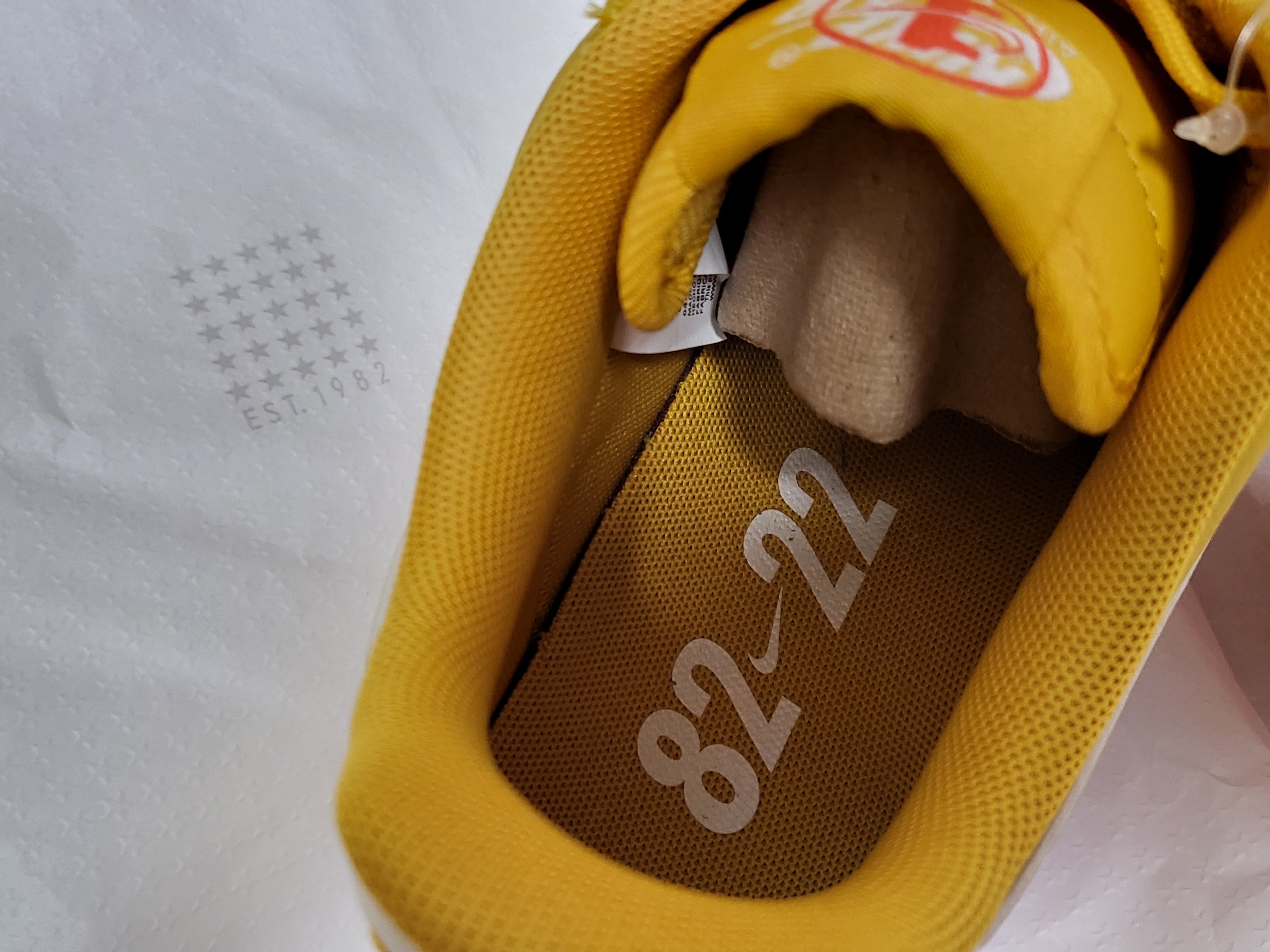 (W) Nike Air Force 1 '07 SE 40th Anniversary Join Forces Yellow Ochre 착용 스타일 - 4