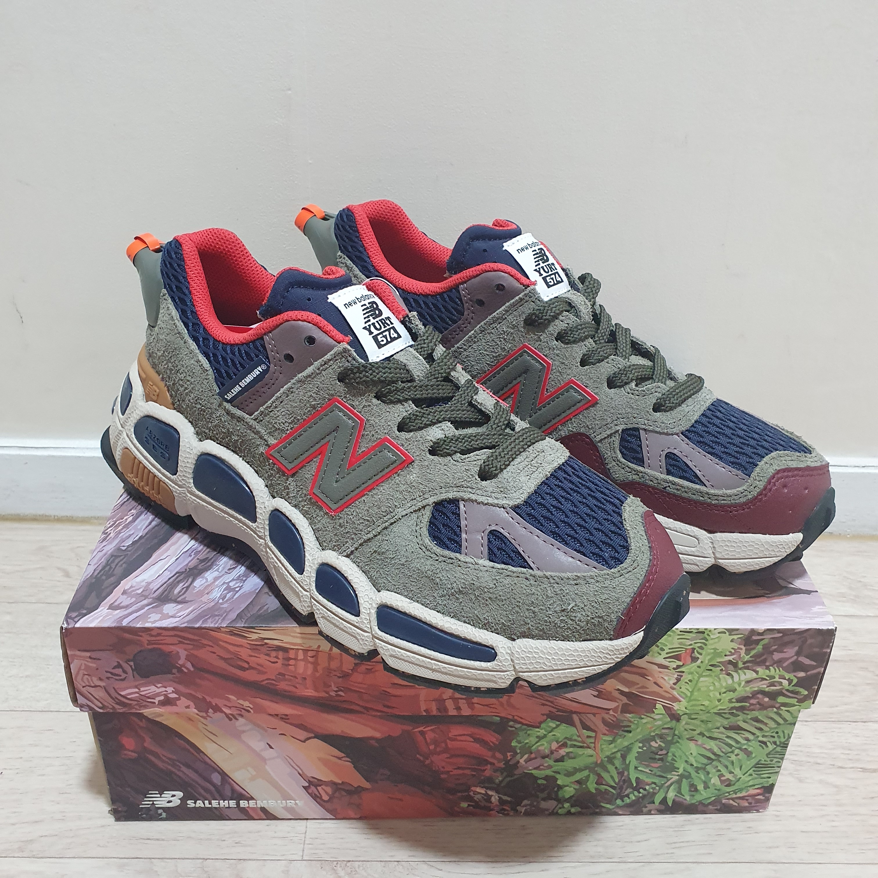 New Balance x Salehe Bembury 574 Yurt Team Forest Green 착용 스타일 - 1
