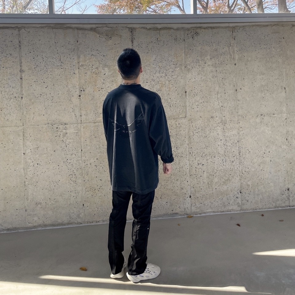 Yeezy Gap Engineered By Balenciaga Dove Long Sleeve T-Shirt Washed Black, Undermycar Amsell Multi Taping Teeth Pants Raven - 22SS 착용 스타일 - 3