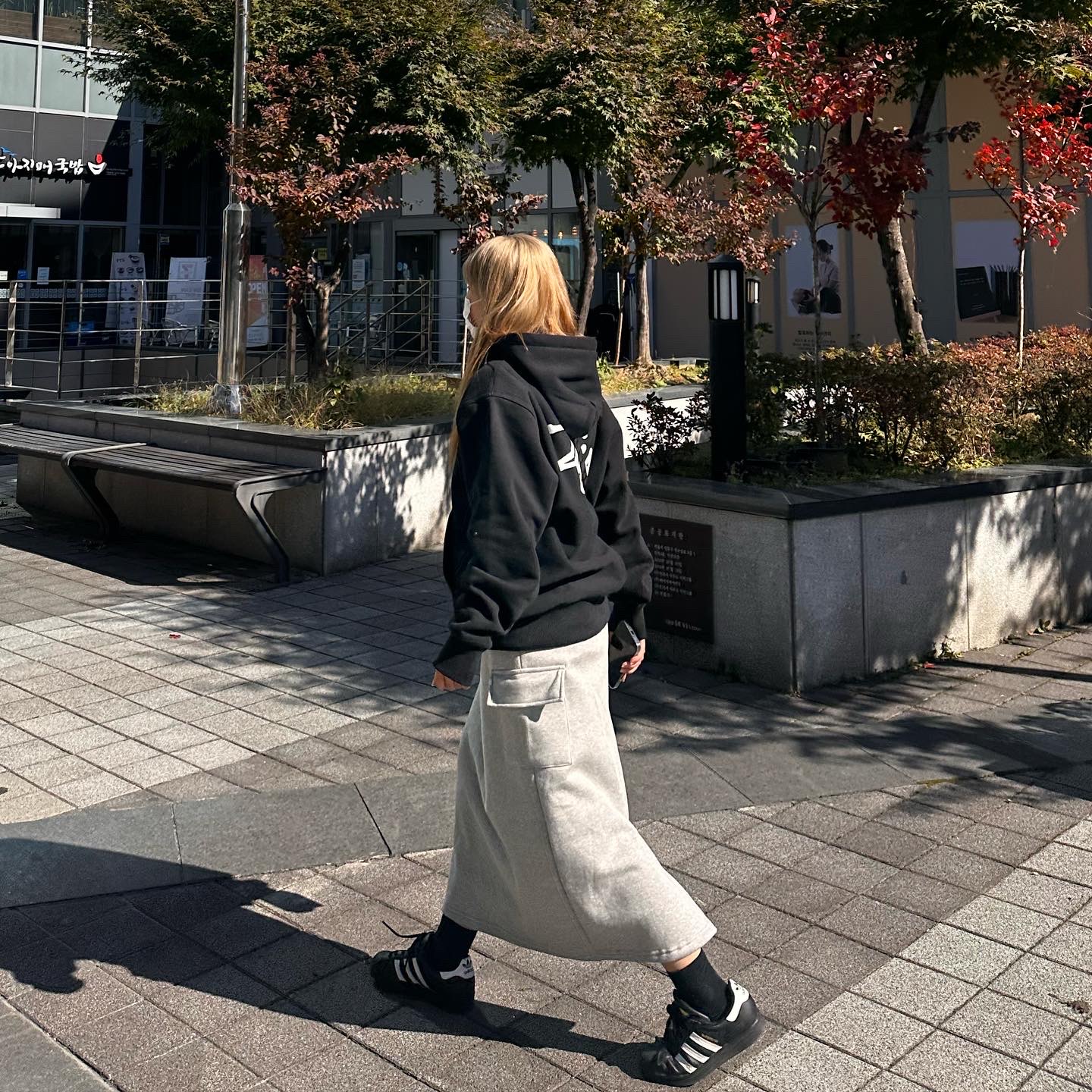 Stussy Basic Stussy Hoodie Black 2022, Adidas Superstar Core Black White 착용 스타일 - 3
