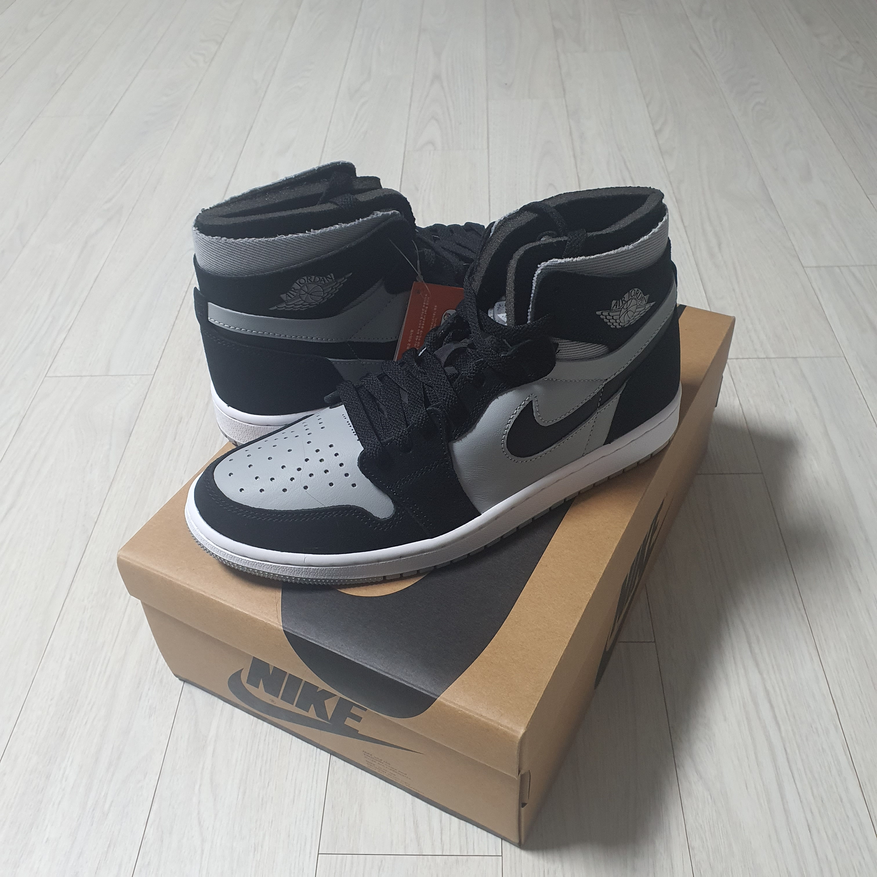 Jordan 1 Zoom Air CMFT Black Light Smoke Grey 착용 스타일