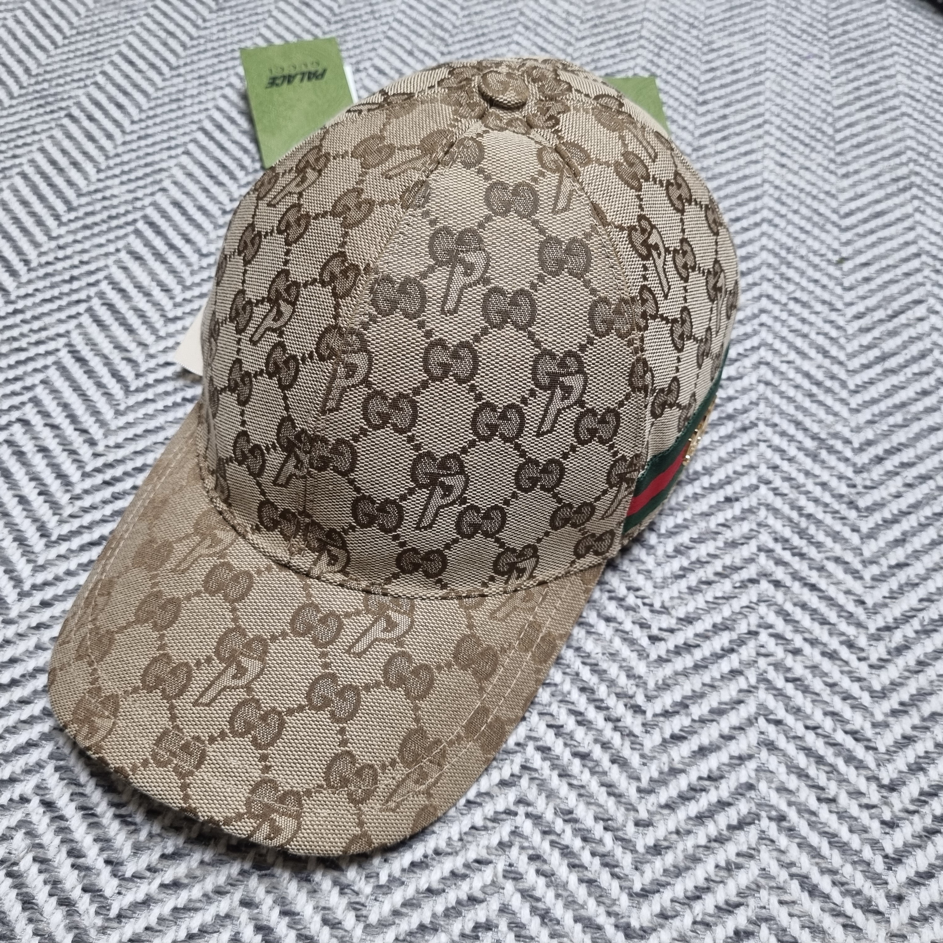 Palace x Gucci GG-P Canvas Baseball Hat Beige - 22FW, Supreme Frayed Logos Denim Camp Cap Blue - 21SS 착용 스타일 - 2