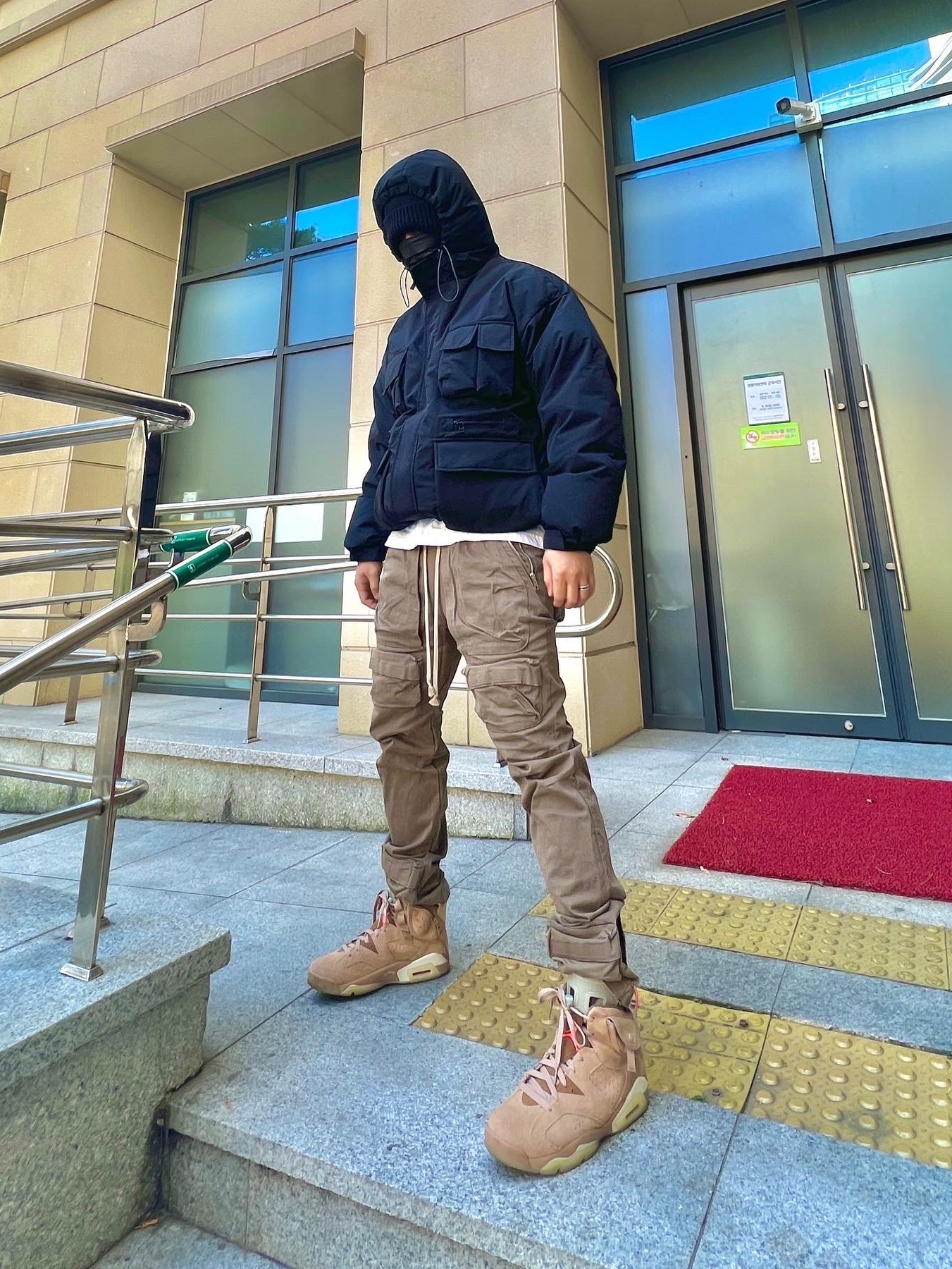 Jordan 6 x Travis Scott Retro SP British Khaki 착용 스타일 - 3