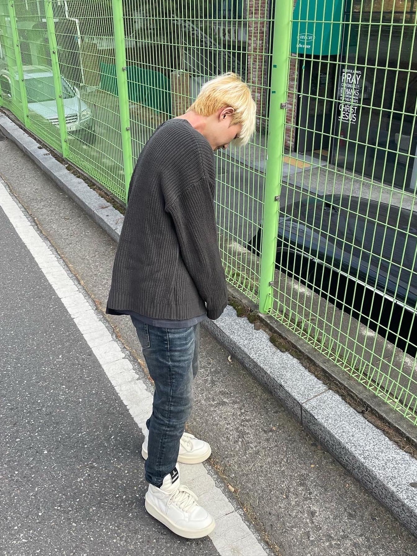 Converse x Drkshdw Turbowpn Egret, Supreme Backpack Silver - 22FW 착용 스타일 - 3