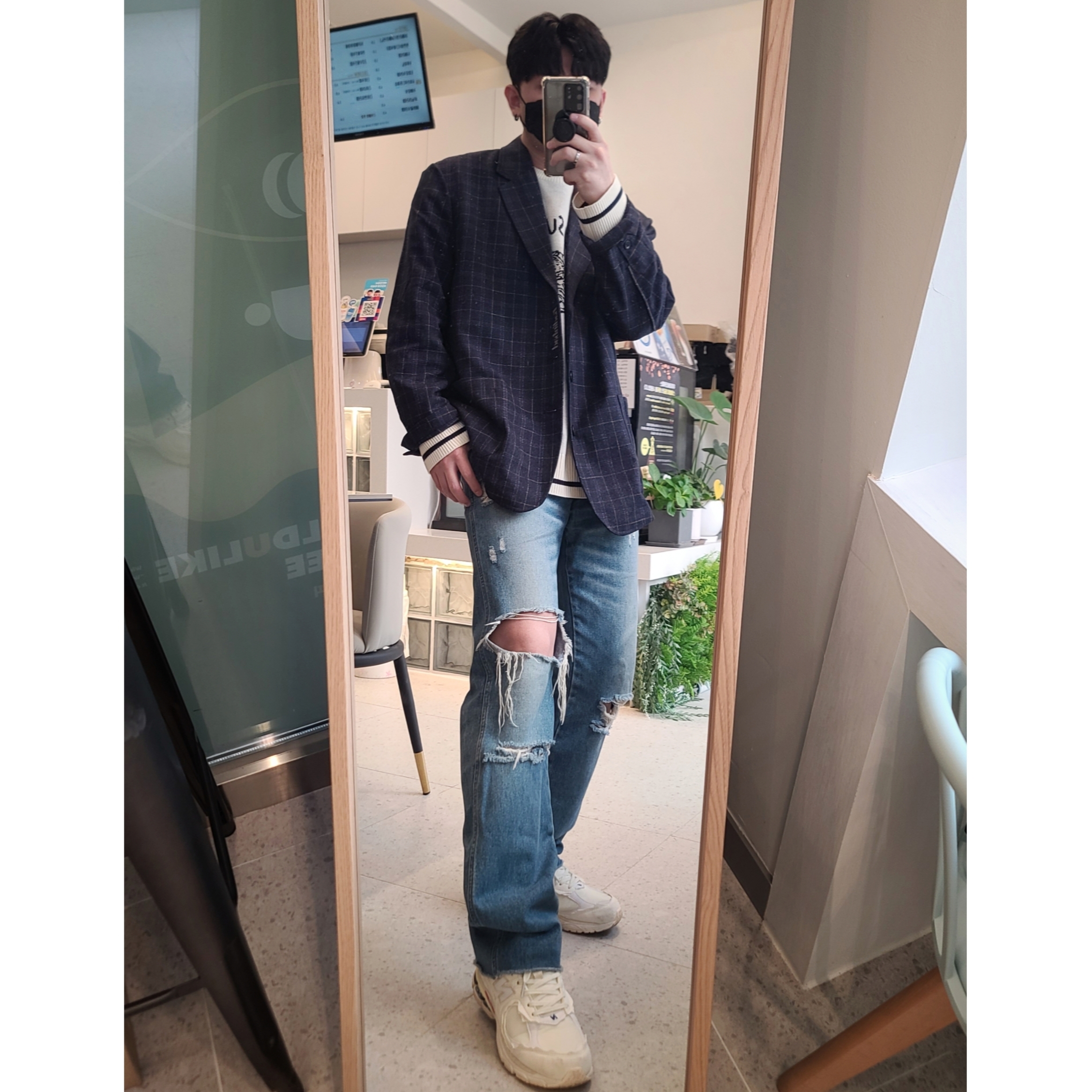 New Balance 2002R Protection Pack Sea Salt 착용 스타일 - 1