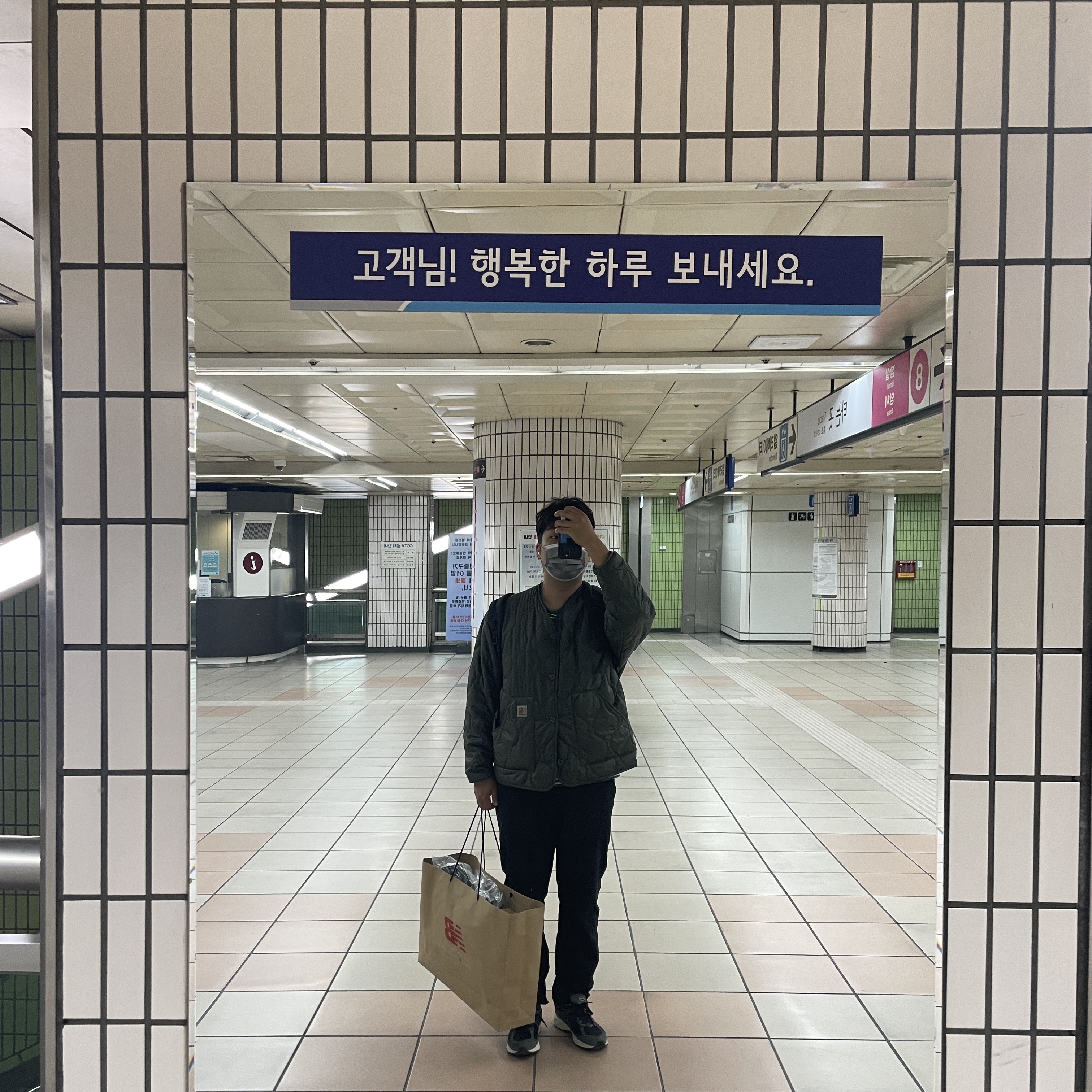New Balance 2002R Gray 착용 스타일