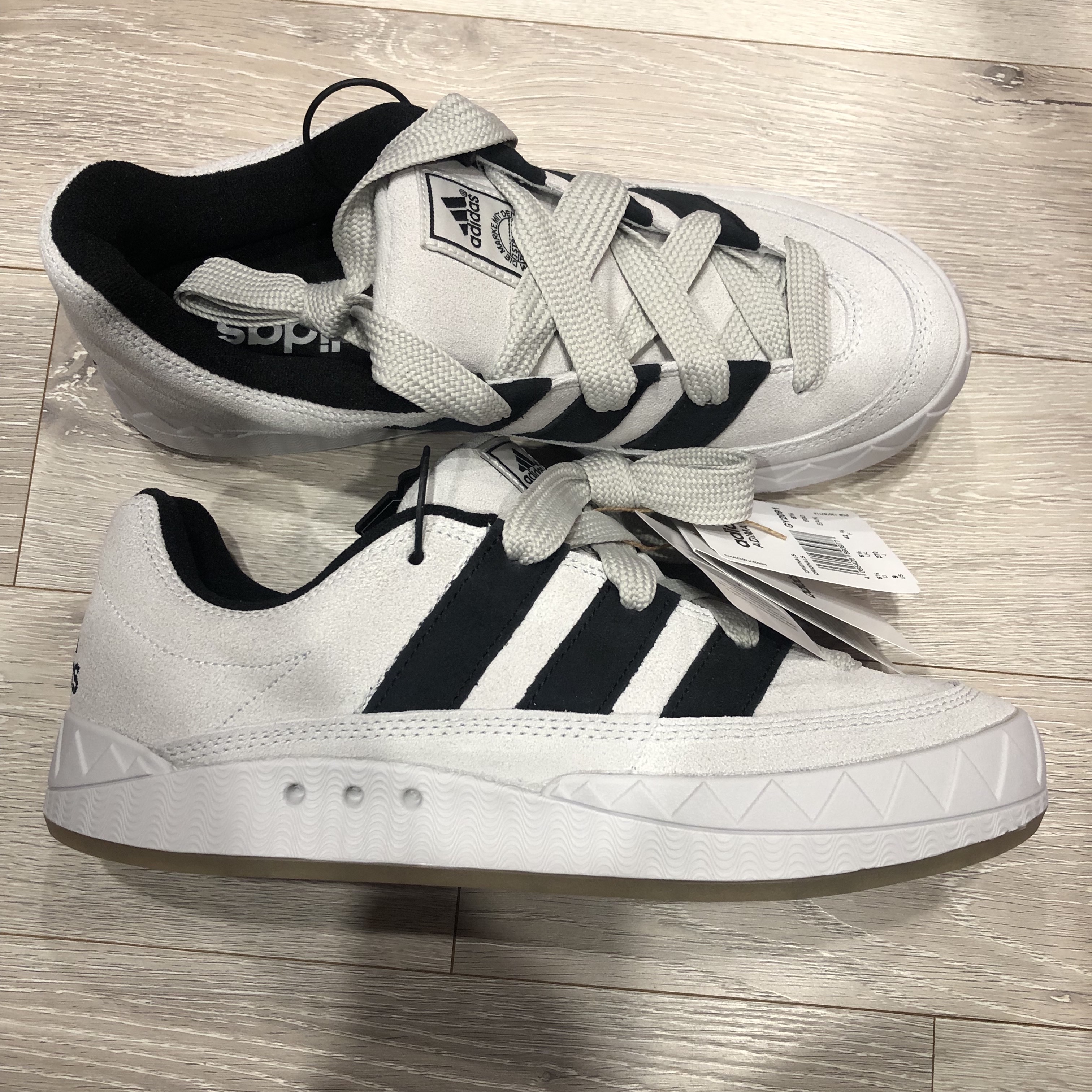 Adidas Adimatic Grey One 착용 스타일