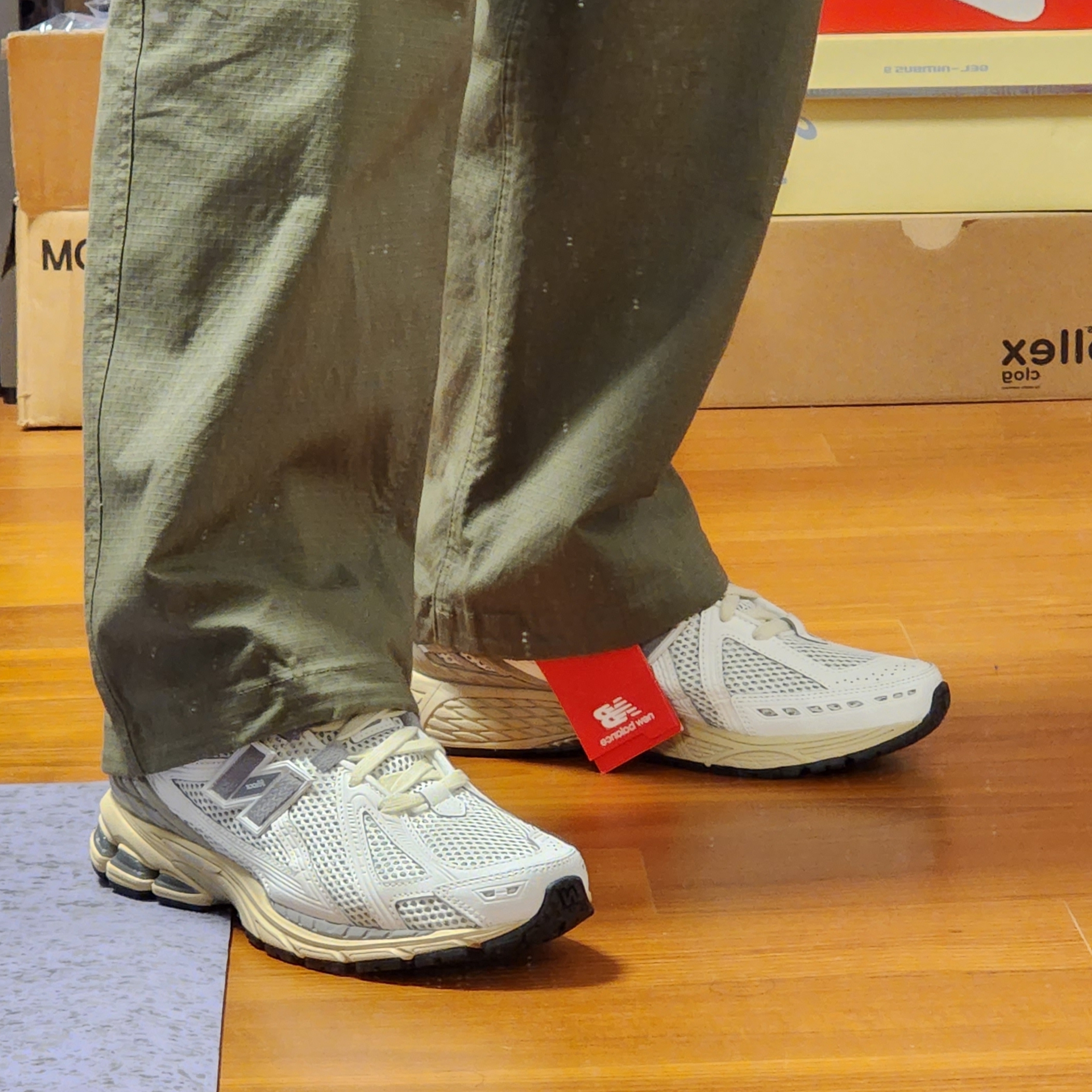 New Balance 1906R White Gray, Jordan x Union Cap Photon Dust 착용 스타일 - 4