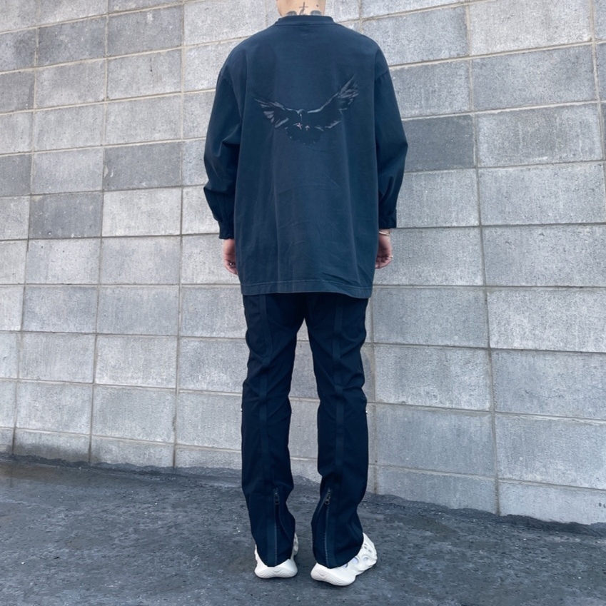 Yeezy Gap Engineered By Balenciaga Dove Long Sleeve T-Shirt Washed Black, Undermycar Amsell Multi Taping Teeth Pants Raven - 22SS 착용 스타일 - 2