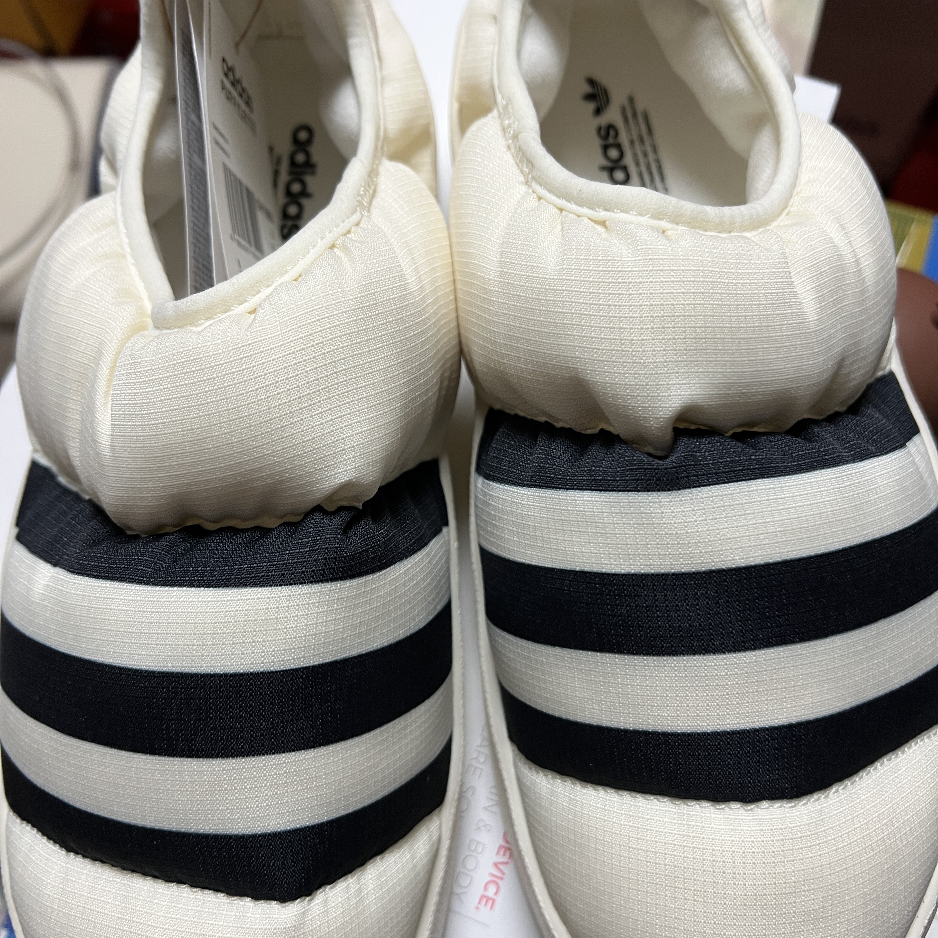 Adidas Puffylette Off White 착용 스타일