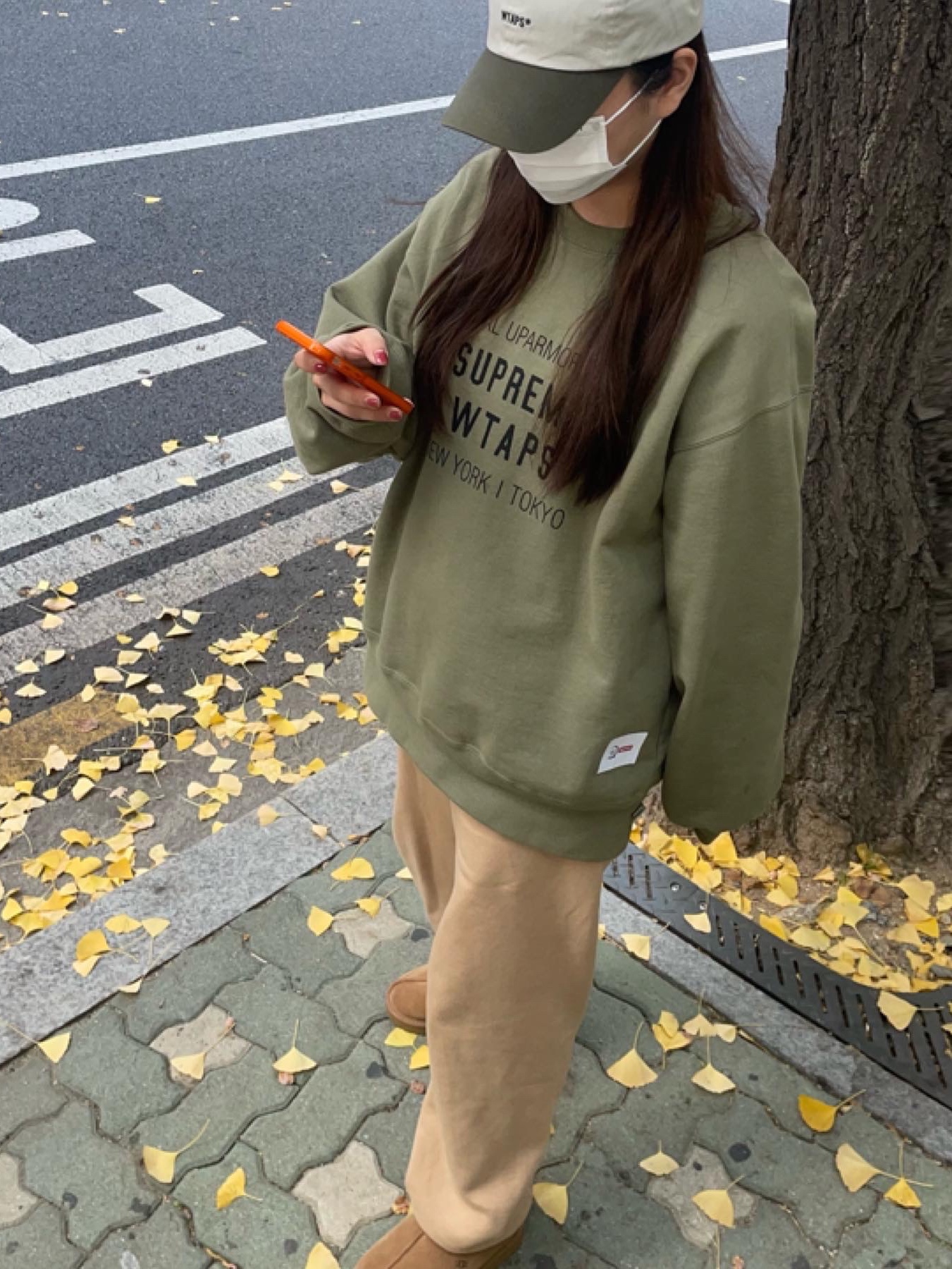 Supreme x WTAPS Crewneck Light Olive - 21FW, Stussy 8 Ball Embroidered Pants Grey Heather 착용 스타일 - 2