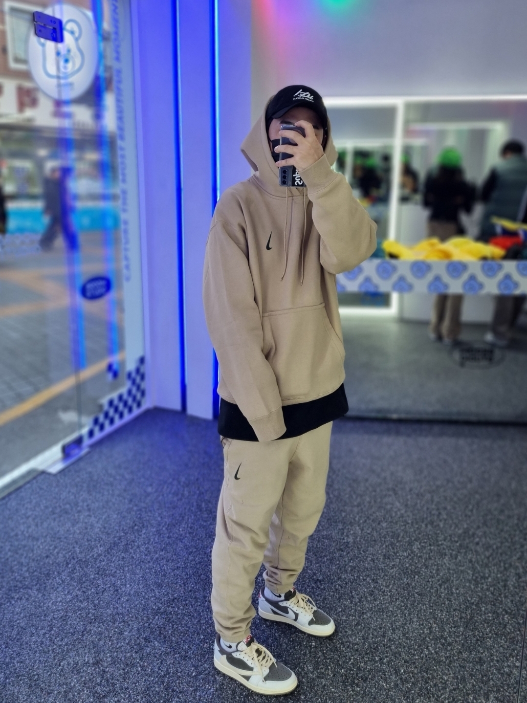 Nike x Billie Eilish NRG Fleece Hoodie Mushroom - Asia, Nike x Billie Eilish NRG Fleece Hoodie Mushroomย - US/EU ์ฐฉ์ฉ ์คํ์ผ