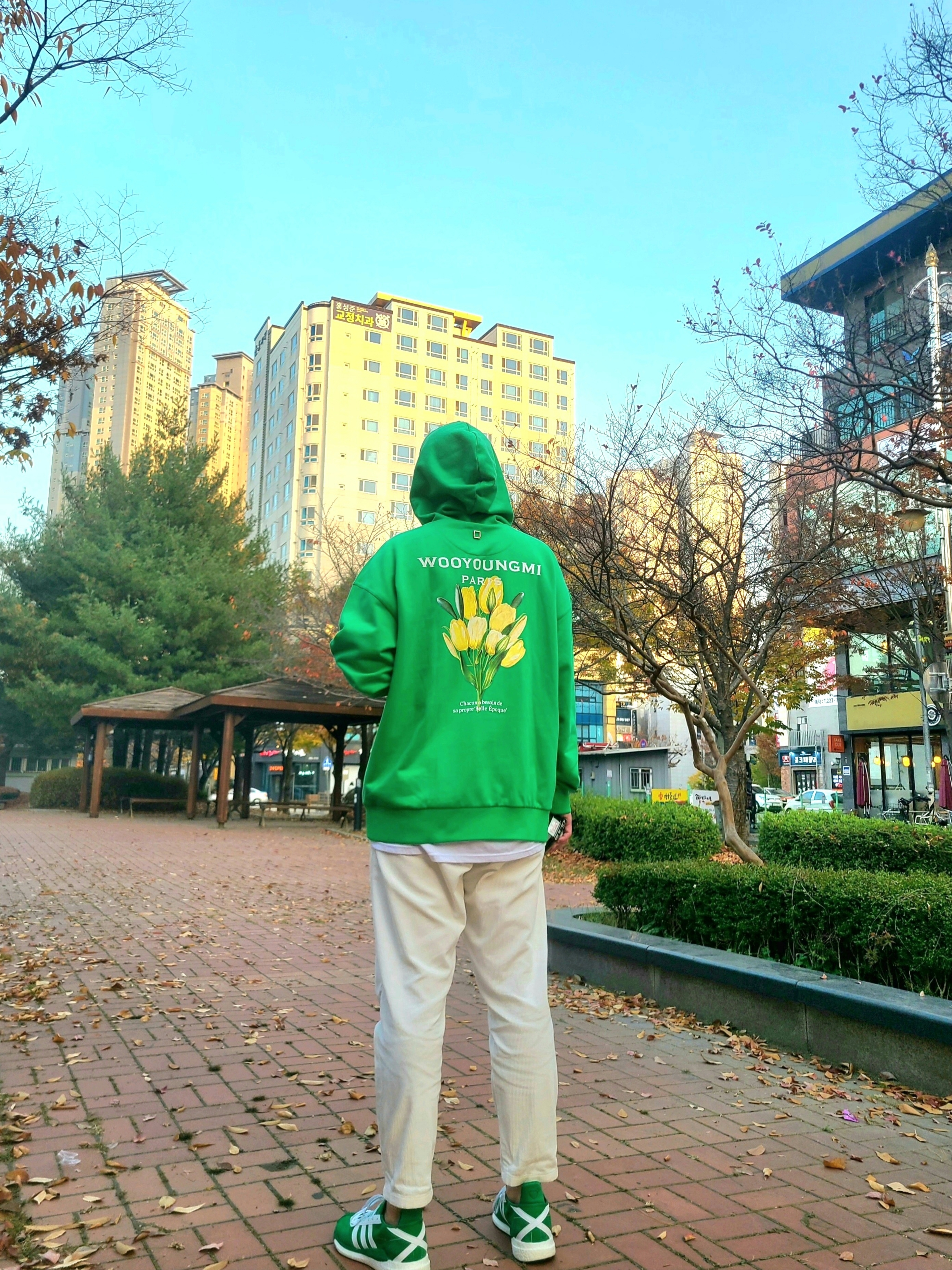 Wooyoungmi Flower Print Back Logo Hoodie Green - 22SS 착용 스타일 - 2