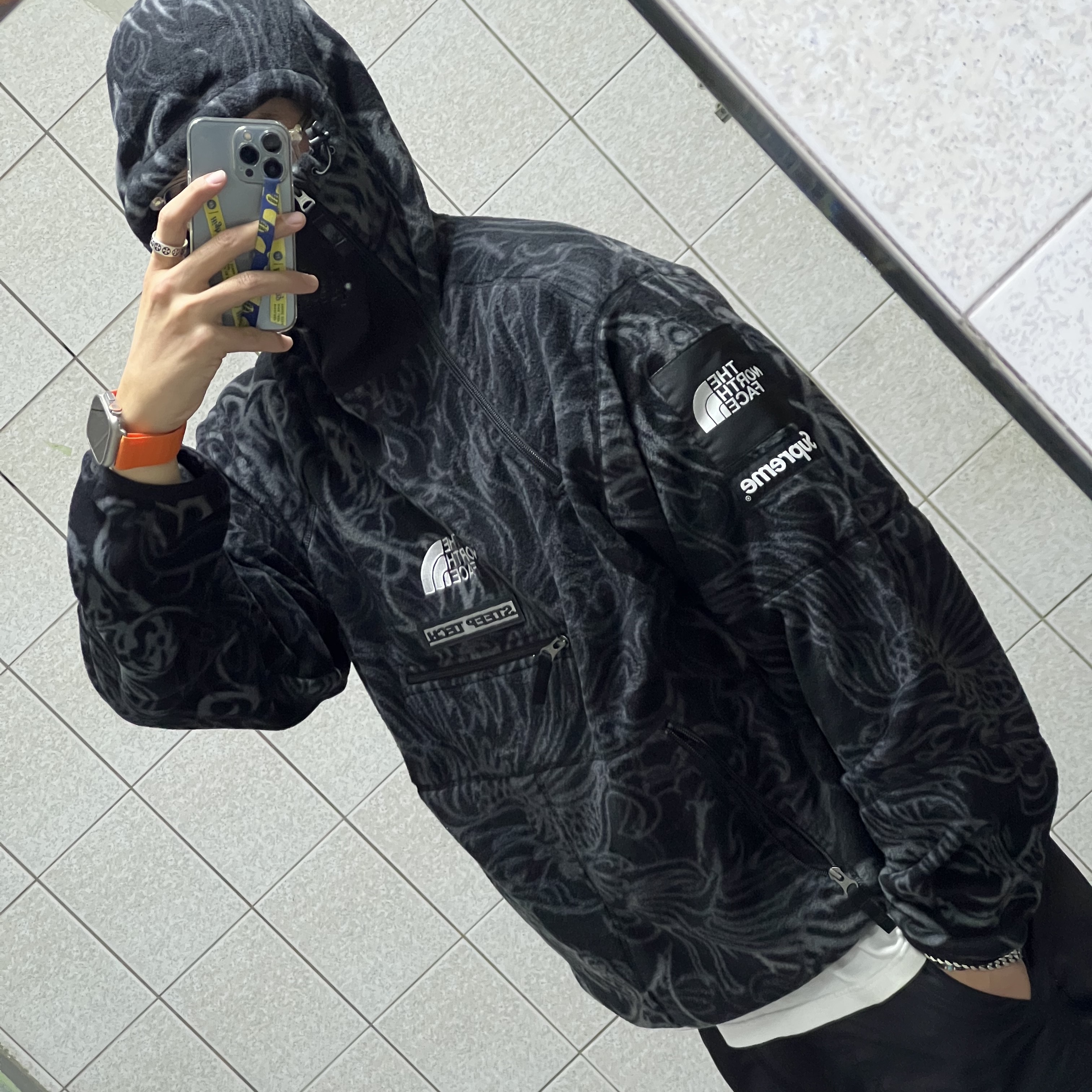 Supreme x The North Face Steep Tech Fleece Pullover Black Dragon - 22FW, Apple Watch Ultra 49mm Titanium Case with M Alpine Loop Orange (Korean Ver.) 착용 스타일 - 1