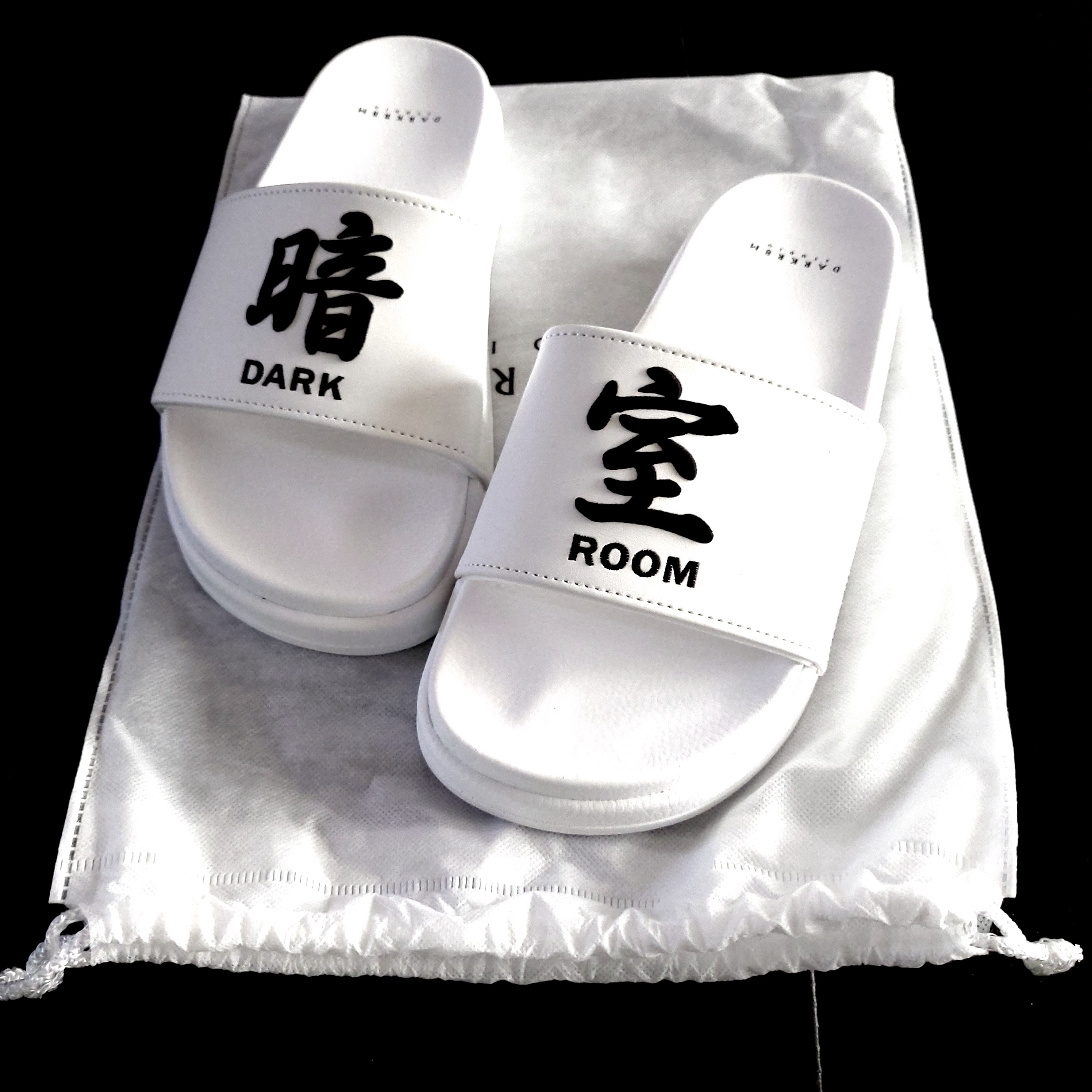 Darkr8m Studio Slides White 착용 스타일