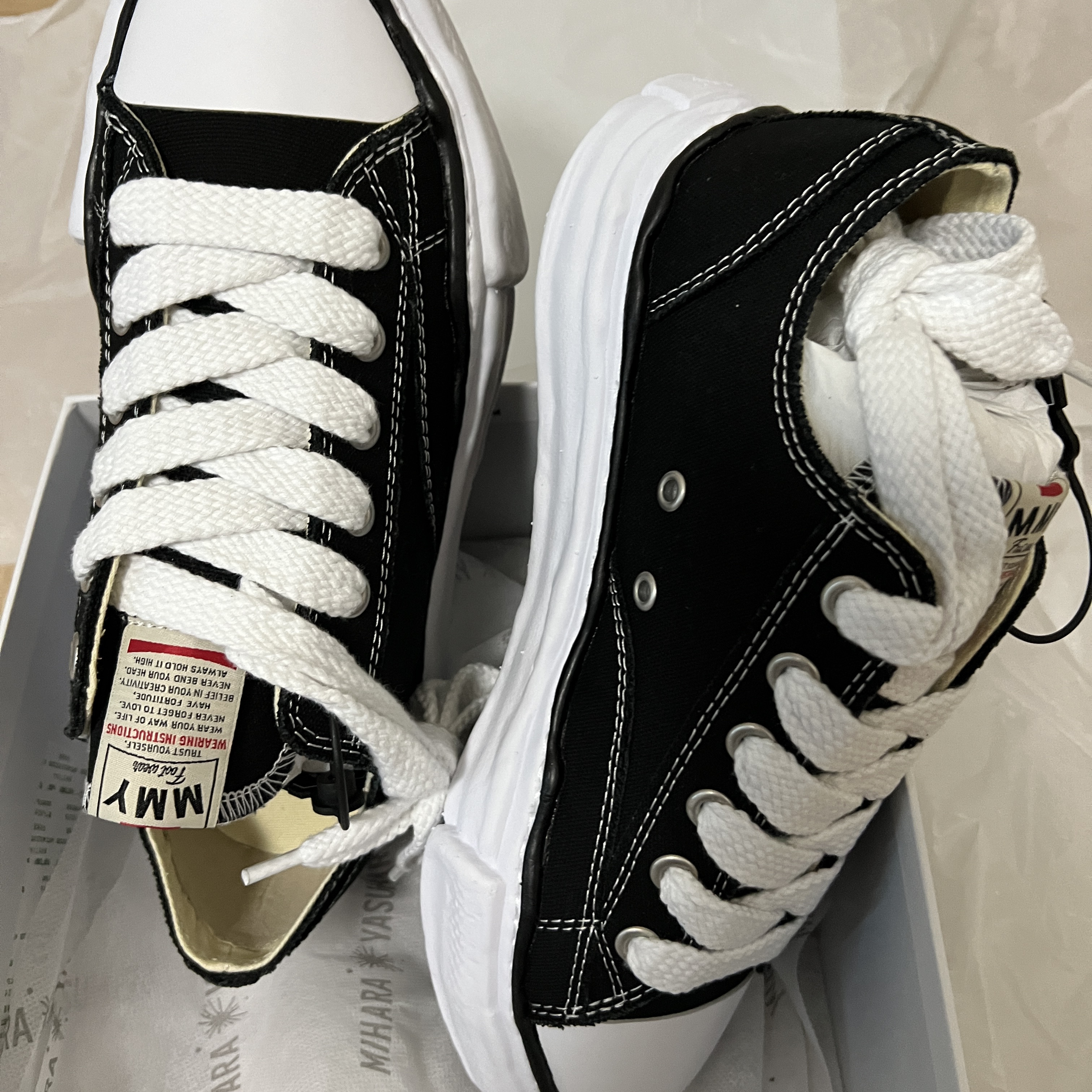 Maison Mihara Yasuhiro Peterson OG Sole Canvas Low Sneakers Black 착용 스타일