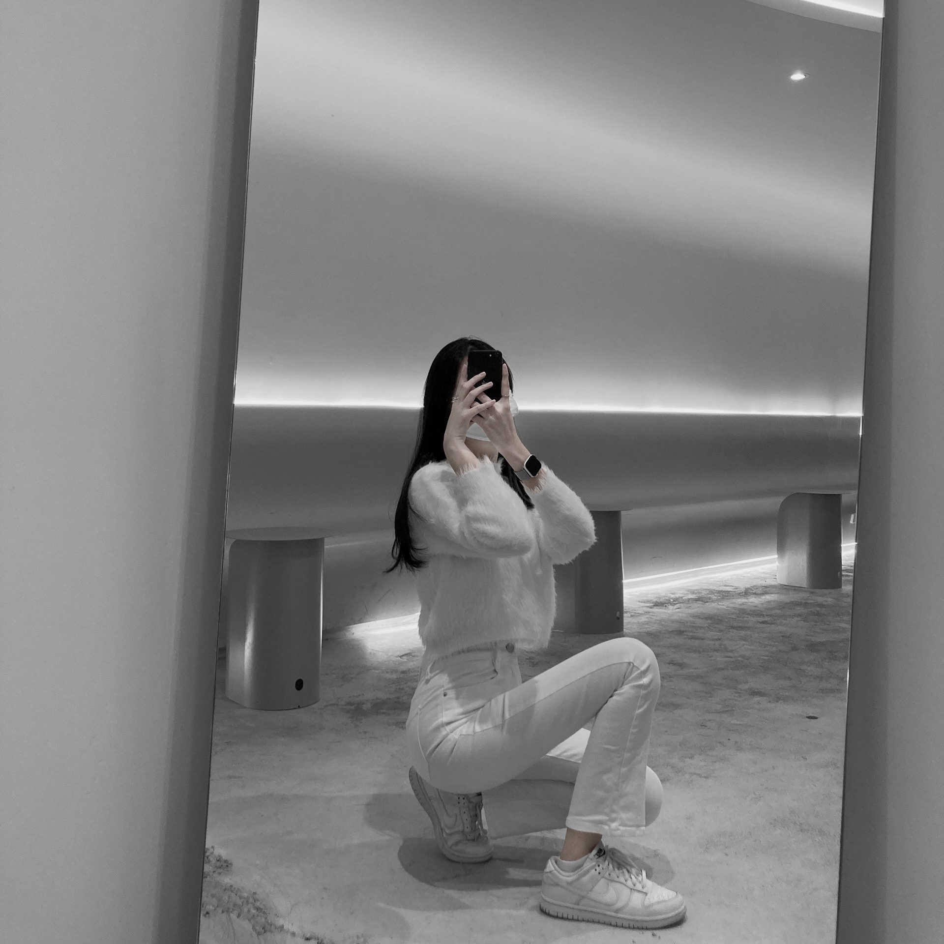 (W) Nike Dunk Low Triple White, Apple Watch SE 40mm GPS Silver Aluminum Case with Sport Band White (Korean Ver.) 착용 스타일 - 2