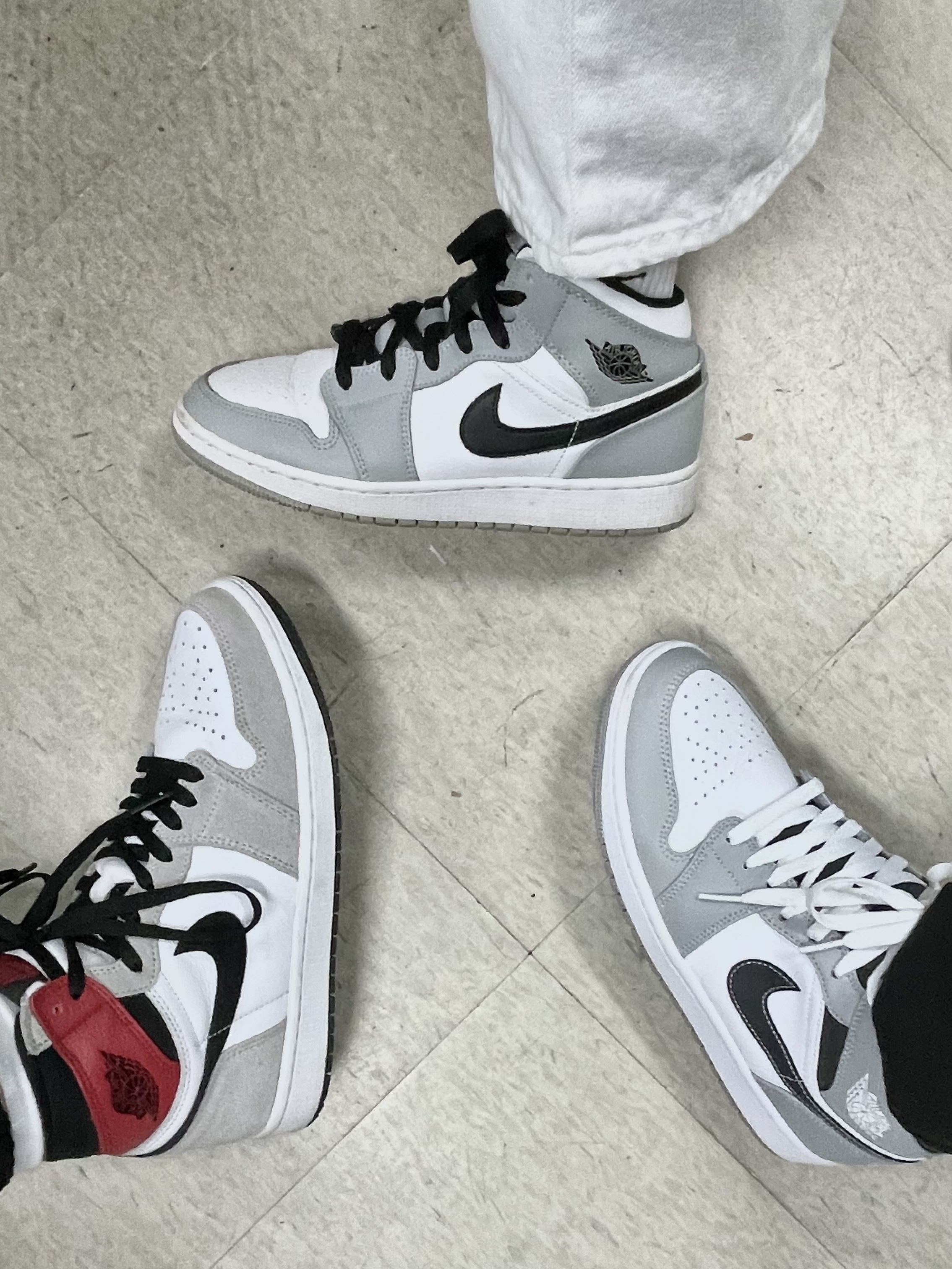 (GS) Jordan 1 Mid Light Smoke Grey, Jordan 1 Mid Light Smoke Grey Anthracite 착용 스타일 - 4
