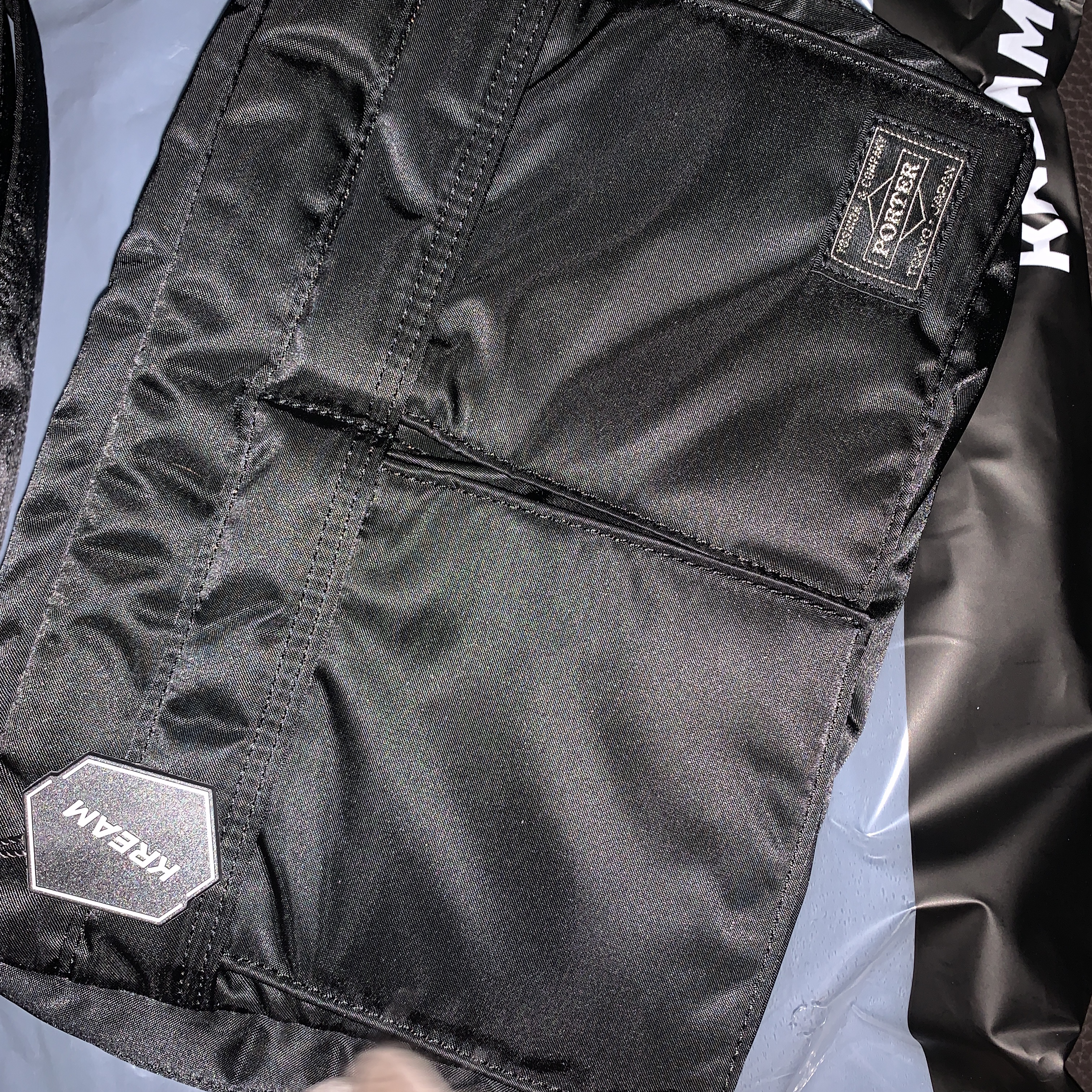 Porter Tanker Shoulder Bag S Black 착용 스타일 - 3