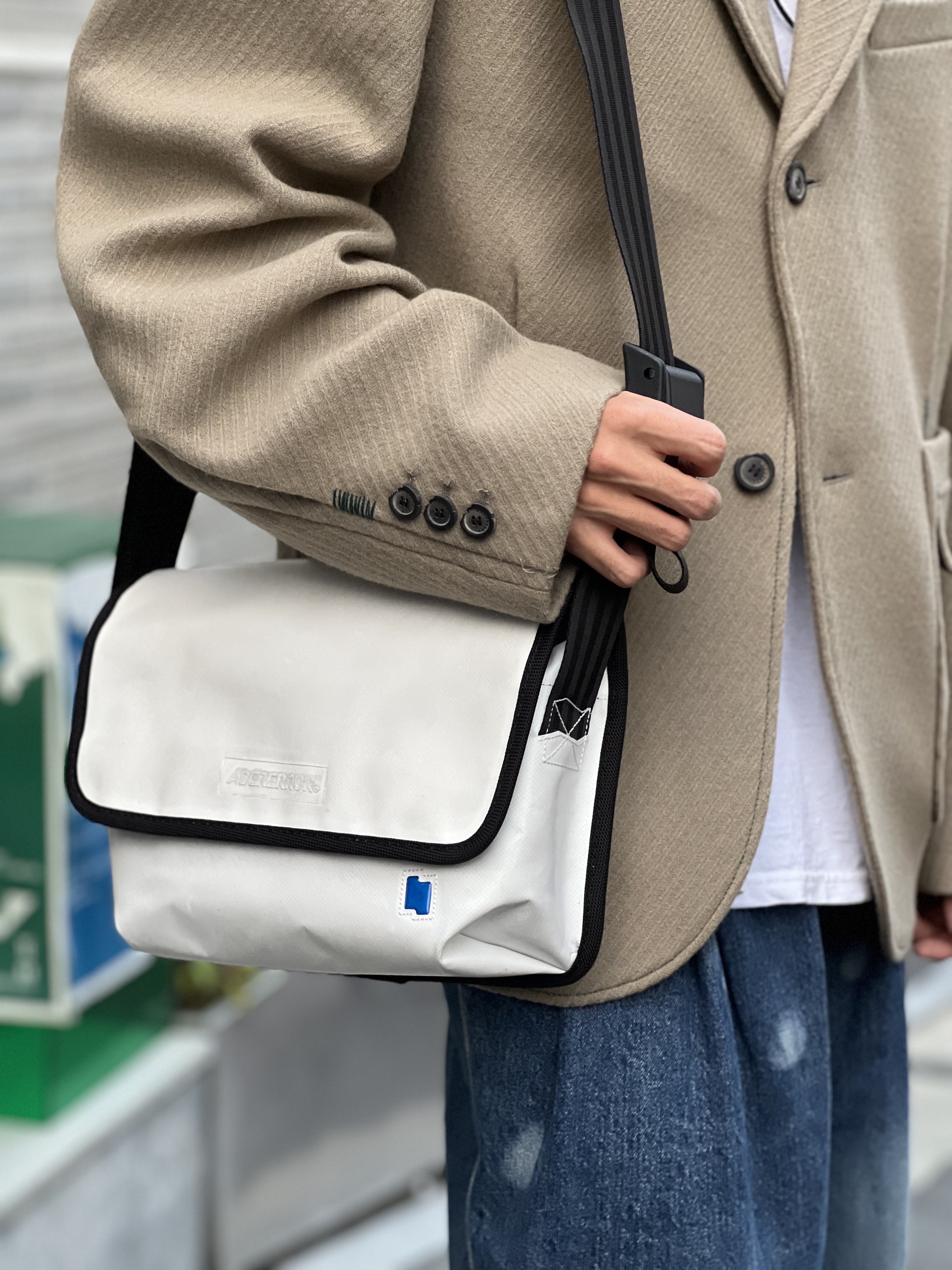 Ader Error Ation Blazer Beige, Ader Error Small Trace Esty Messanger Bag White 착용 스타일 - 4