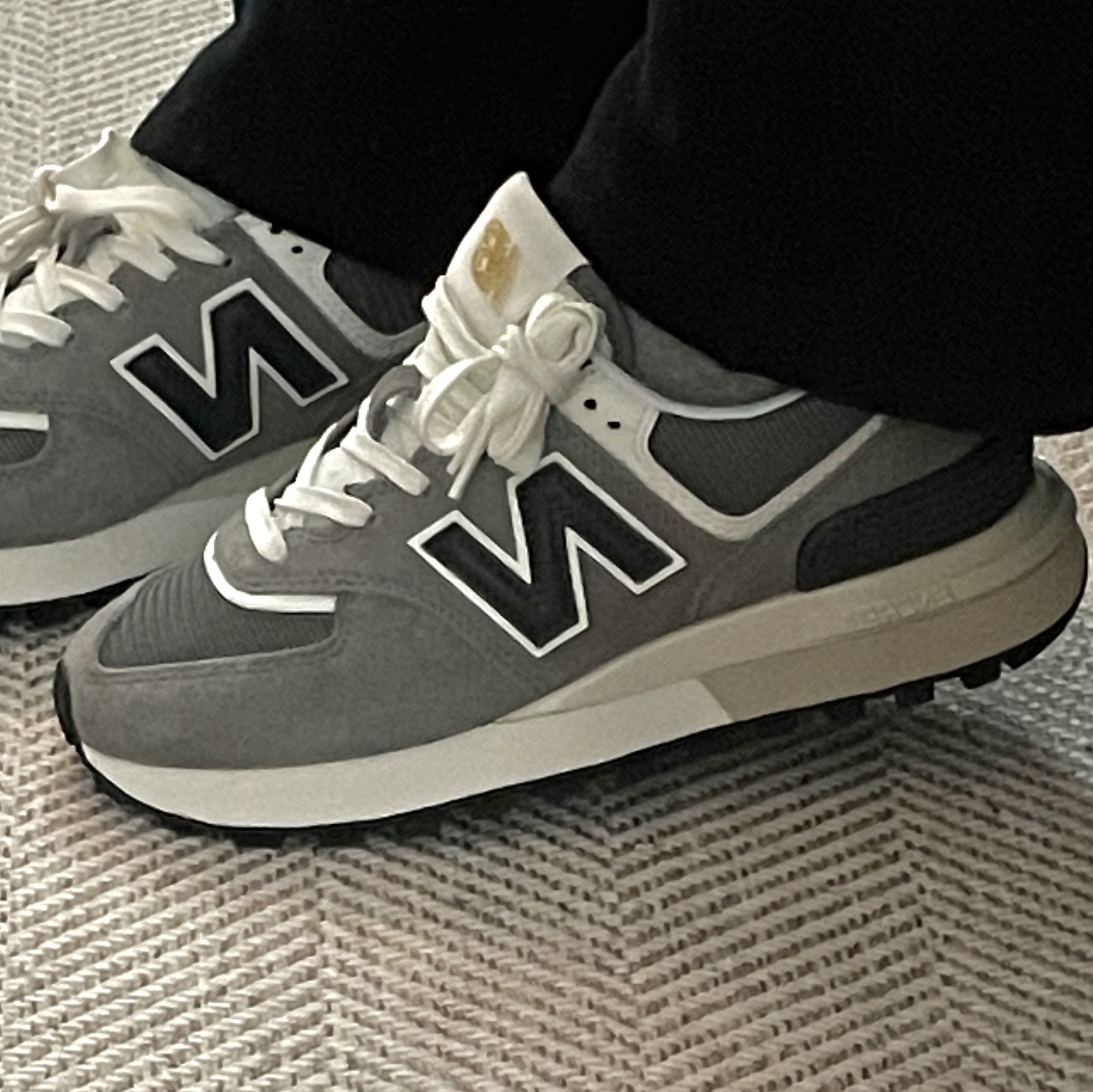 New Balance 574 Legacy Grey 착용 스타일 - 2