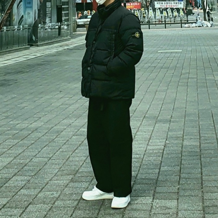 Stone Island 40123 Garment Dyed Crinkle Reps Down Jacket Black - 20FW 착용 스타일 - 1